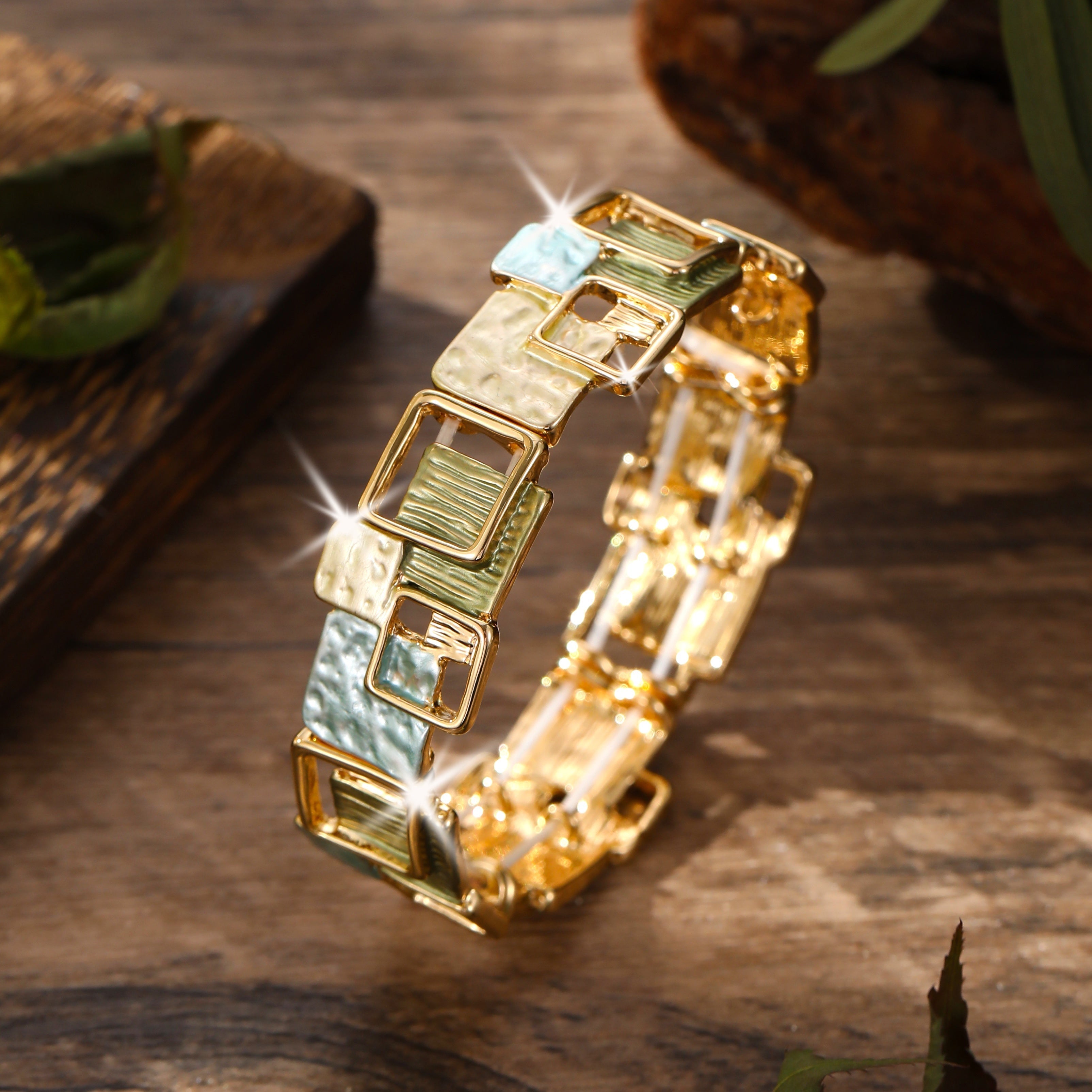 Chic Retro Bilaguzuk, Emal Aksentlari bilan, Oltin Qoplamali, Rux Qotishmasidan Yasalgan Bilaguzuk, Har Kun va Bayramlar Uchun Zamonaviy Uniseks Zargarlik, Mukammal Mardi Gras Hediye