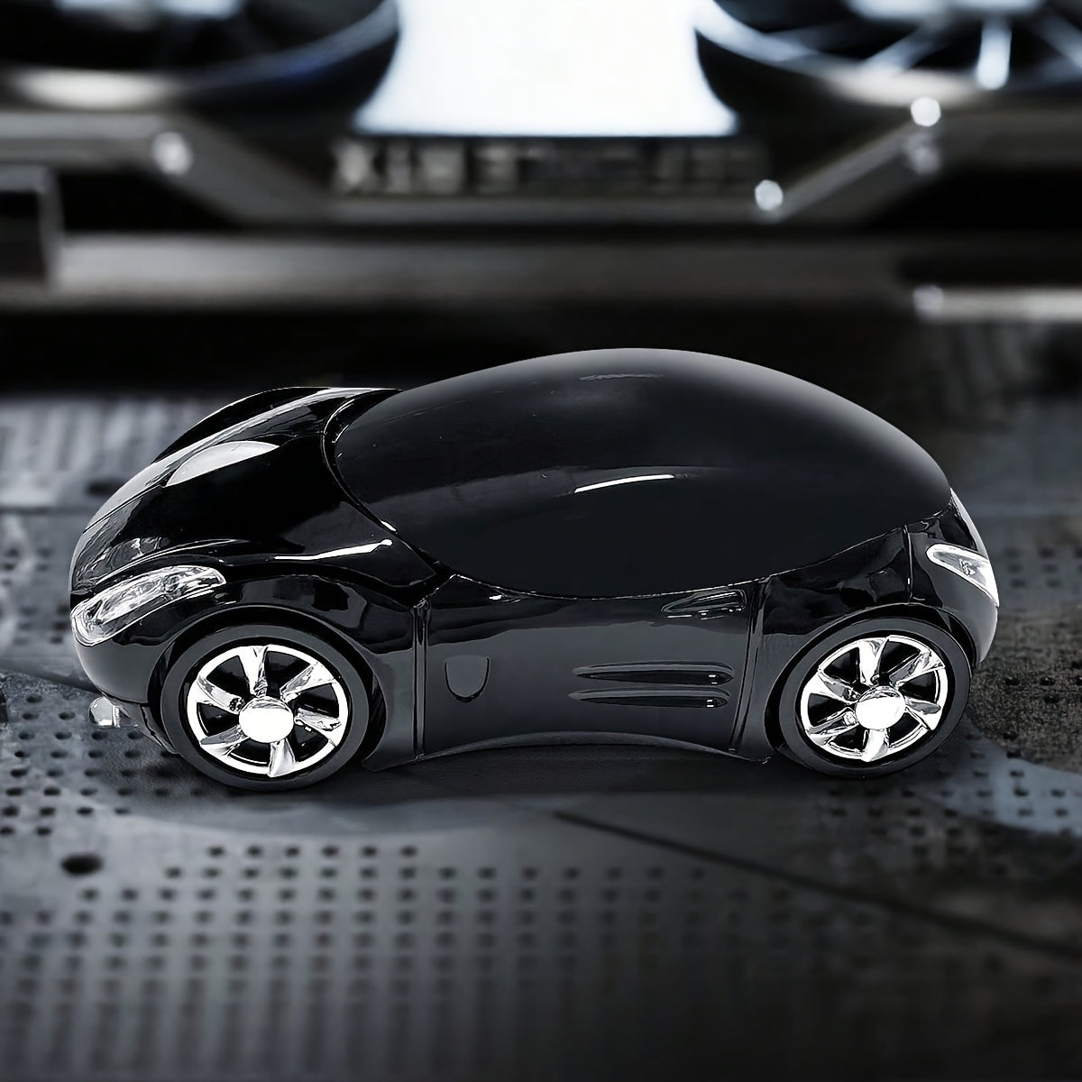 Беспроводная игровая мышь в форме автомобиля с USB 2.4G приемником, бесшумный эргономичный дизайн, регулируемая поддержка запястья, розовая с черными колесами, работающая от батареек, не перезаряжаемая.