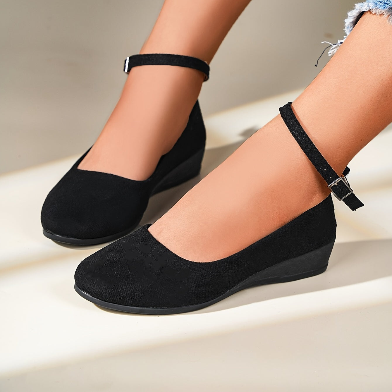 Women's Casual Shoes Low Heel Soft Material Ankle Buckle Strap
