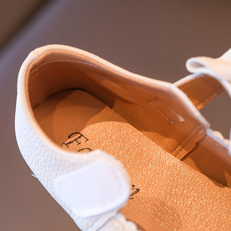 Qizlar uchun chiroyli bog'ich detali, yumshoq taglik, qora, jigarrang va bej rangda yopishqoq tasma bilan yopiladigan tekis poyabzal, qulay yurish uchun mustahkam PU material.