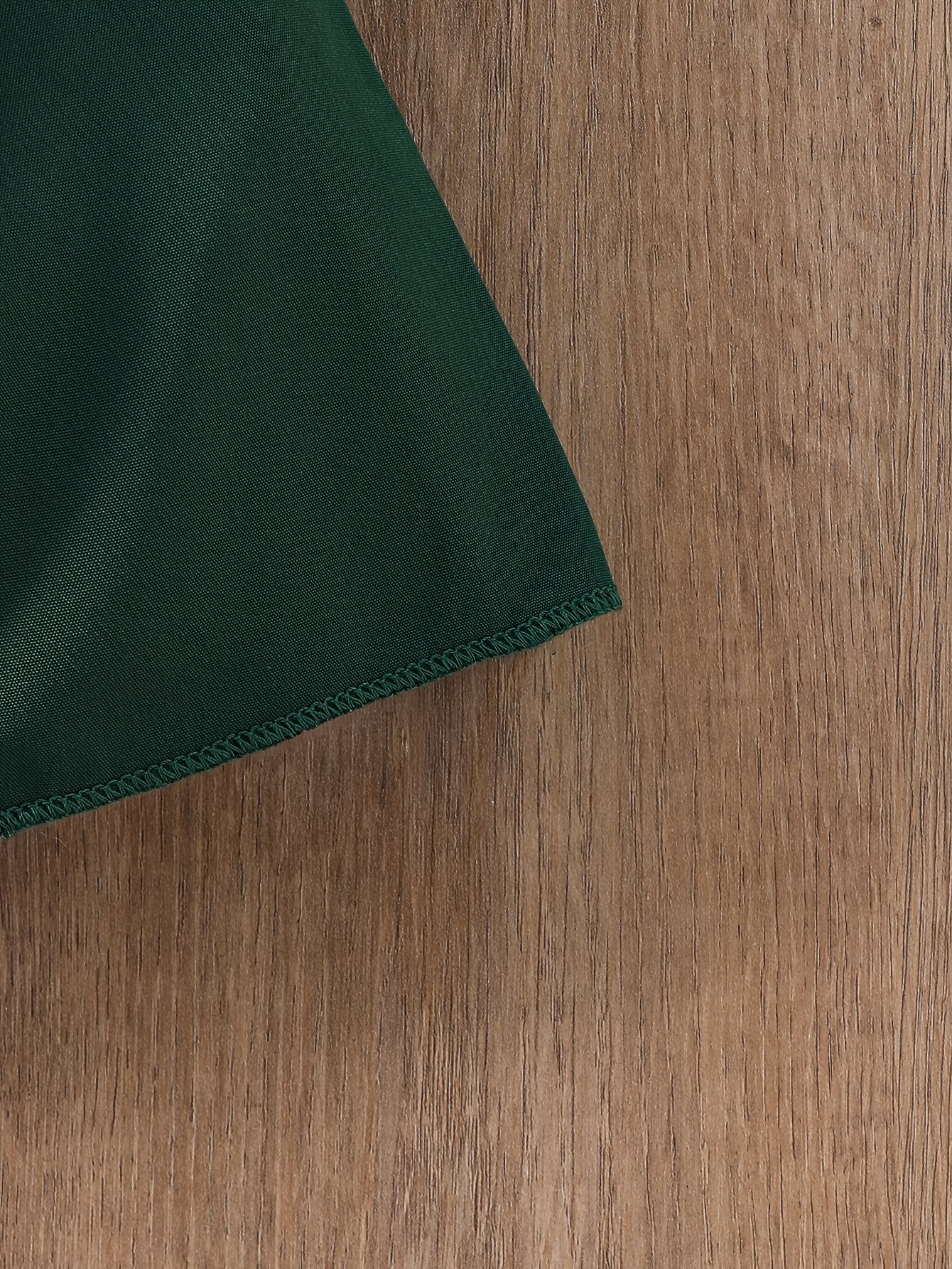 Qizlar uchun dantel qirralar bilan bezatilgan, patchwork uslubidagi, bir rangli to'qilgan ko'ylak, belbog' bilan, yoz uchun ideal, 6 oydan 2 yoshgacha.