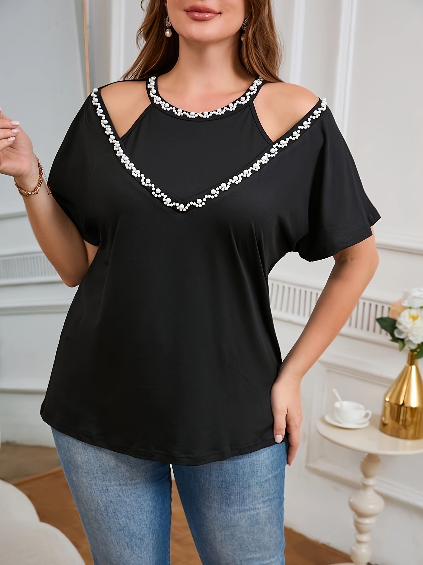 Plus Size ayollar uchun pushti marjon bezatilgan kundalik T-shirt