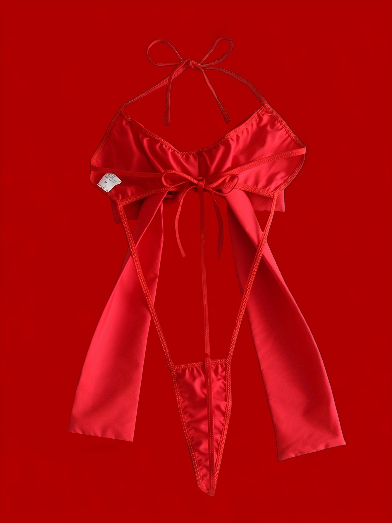 Katta bog' bilan bezatilgan jozibali ichki kiyim va paypoqlar, Sevishganlar kuni sovg'asi uchun ideal.