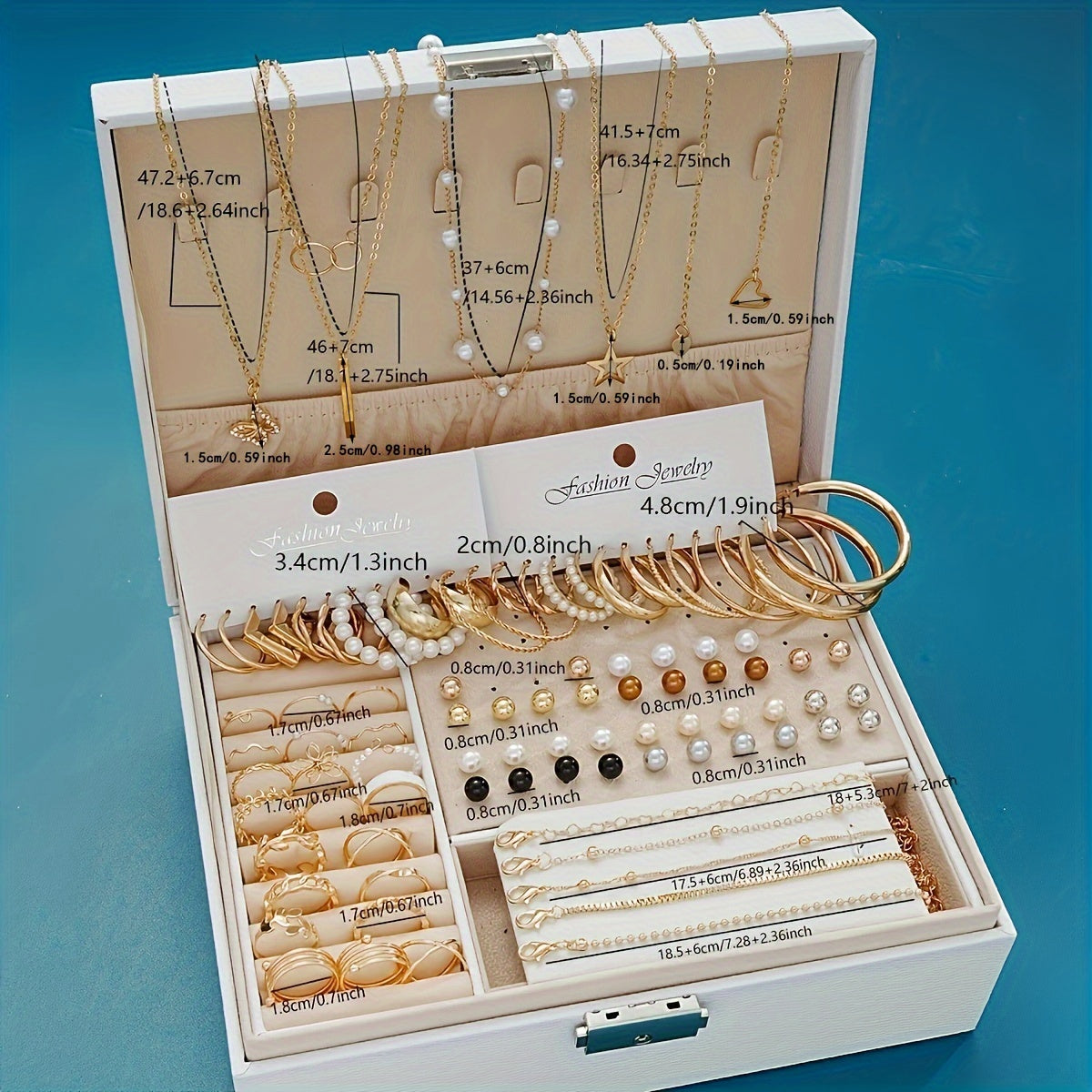 Geometrik dizaynlar, sevgi ramzlari, gullar, kapalaklar, yulduzlar, sun'iy marjonlar bilan 91/108 ta buyumdan iborat zargarlik to'plami ayollar uchun