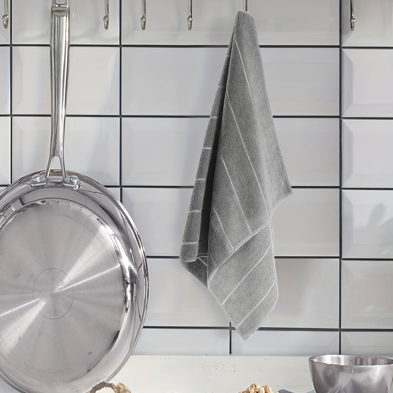 Set of 5 Microfiber Cleaning Towels Gray White Absorbent Quick-Drying Kitchen Bathroom