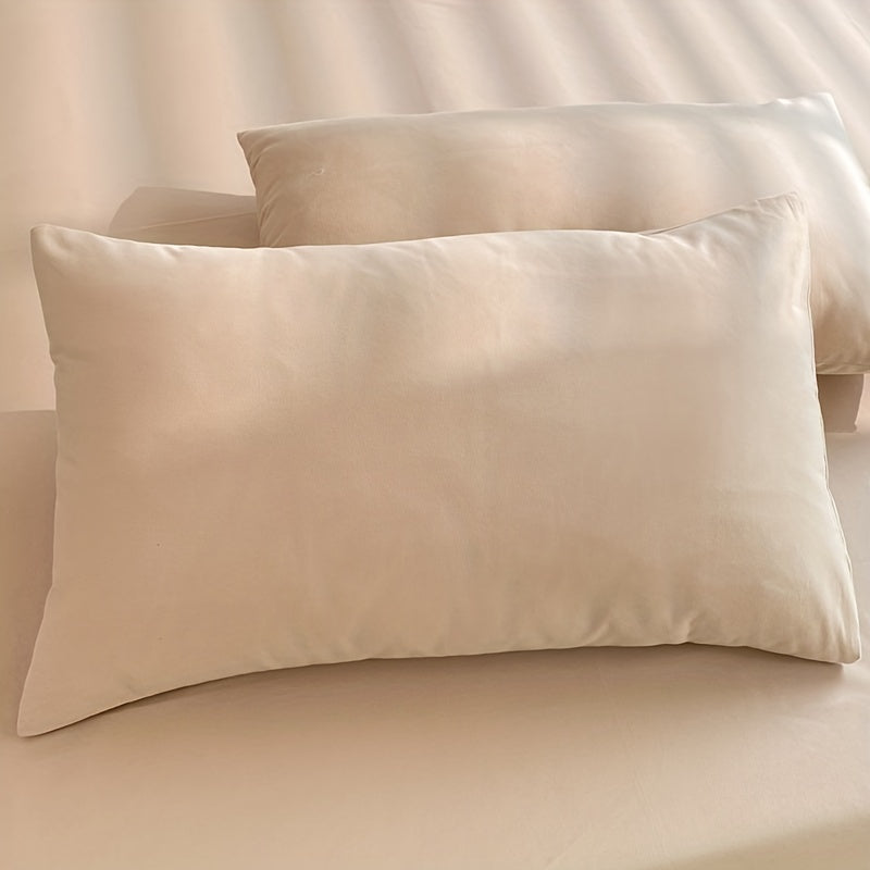 Yotoqxona uchun mo'ljallangan ikki rang-barang mustahkam polyester yostiq qoplamalari.