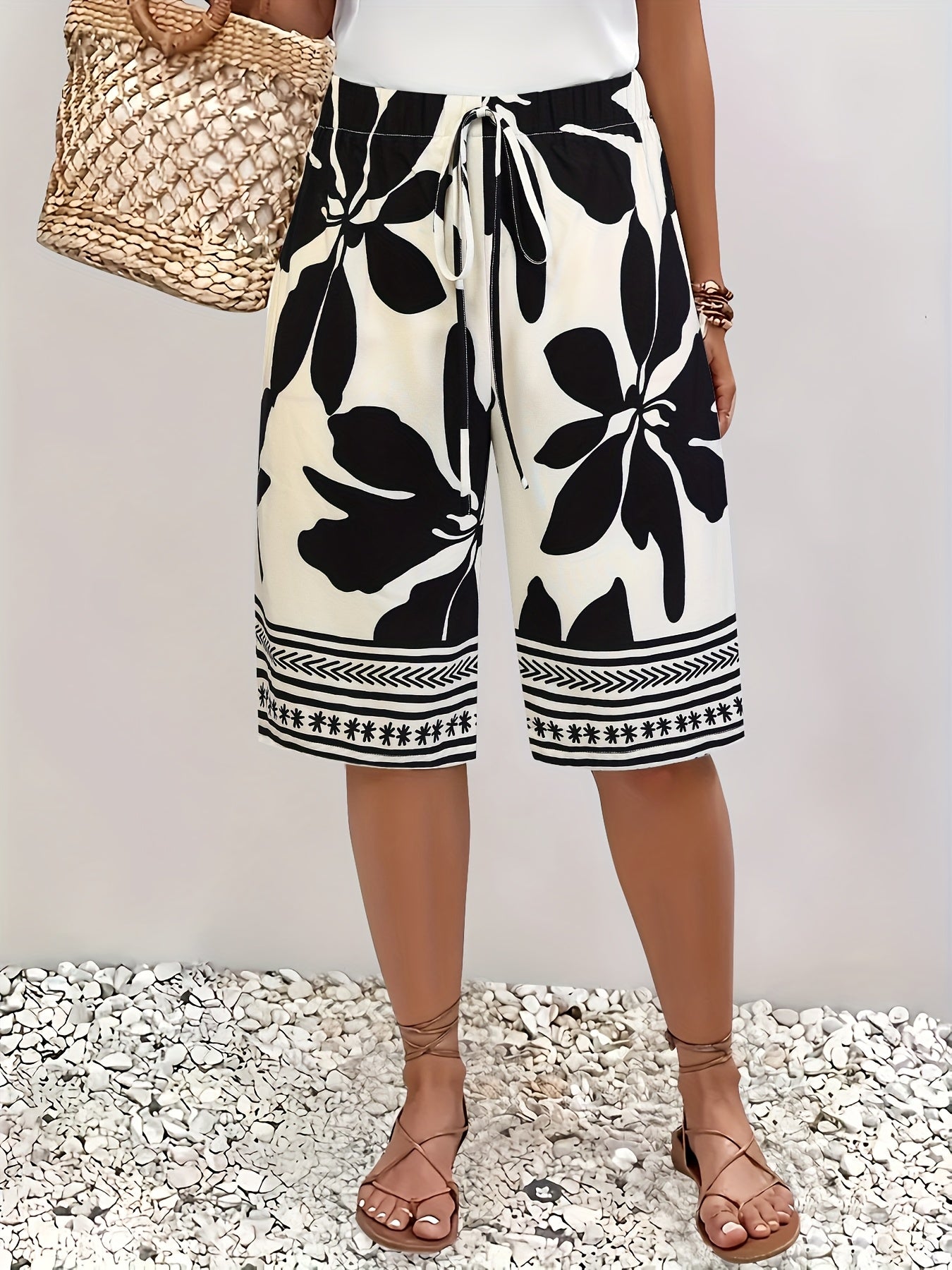 Women's Plus Size Floral Bermuda Shorts Casual Summer Beachwear Black White Leaf