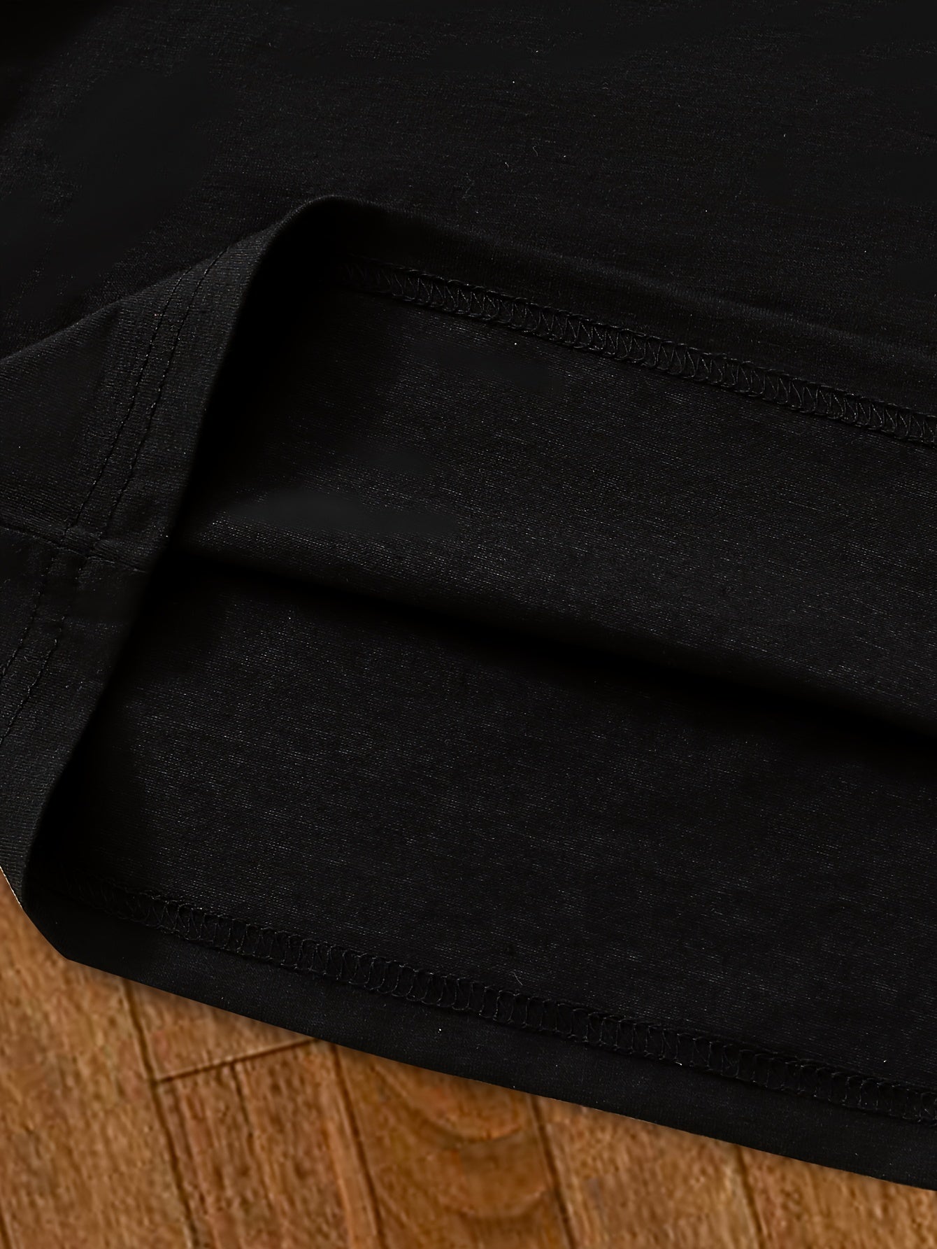 Qizlar uchun zamonaviy mushuk grafik futbolkasi, qulay polyester aralashmasidan tayyorlangan. Tashqi o'yinlar va tasodifiy kiyimlar uchun ideal, 8-14 yoshdagi bolalar uchun mos.