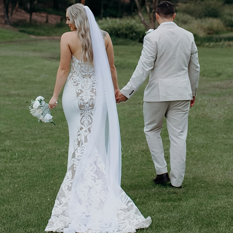 Zargarlik bilan to'y voiligi, metall soch qopqog'i bilan, uzun tortish qobig'i, yagona qatlamli, nafis aksessuar