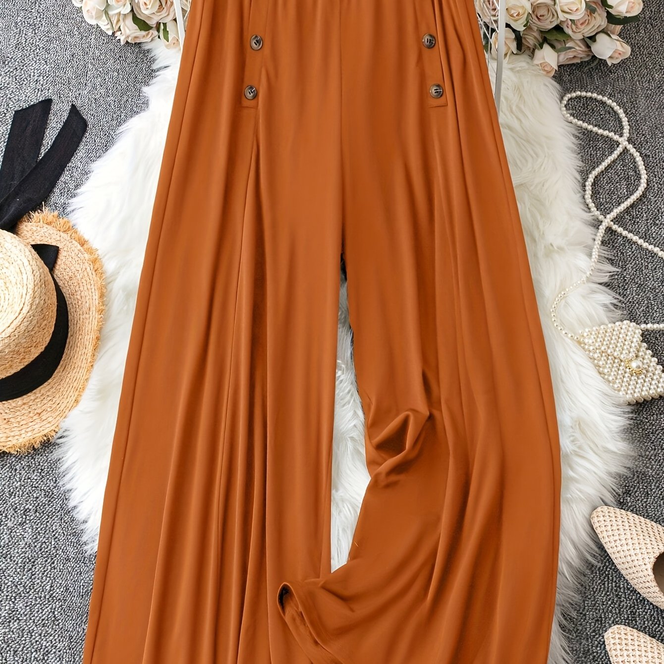 Plus-size ayollar uchun tugma tafsilotlari bilan bir xil rangli keng oyoq shimlar