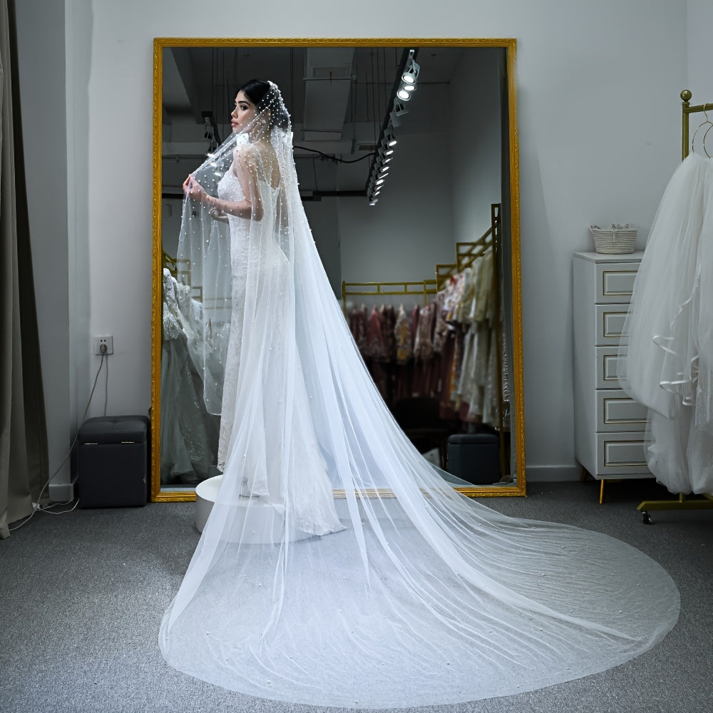 Qoʻlda yuvish parvarishi bilan toʻy voil uchun marjon bilan bezatilgan