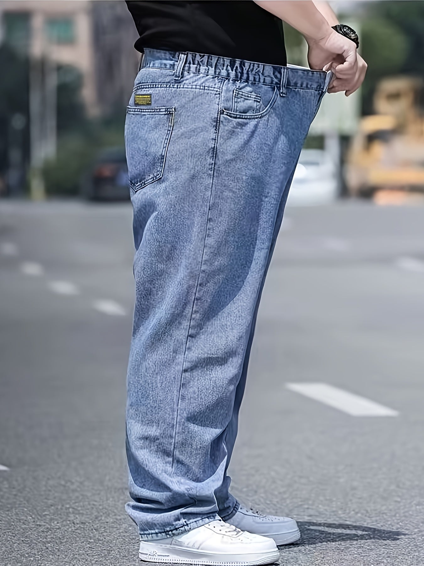 Erkaklar uchun plussiz denim jinsi shimlar, ozgina cho'ziladigan paxta aralashmasi, keng to'g'ri oyoq dizayni, yil davomida kiyish uchun yuvilgan bir xil rang.