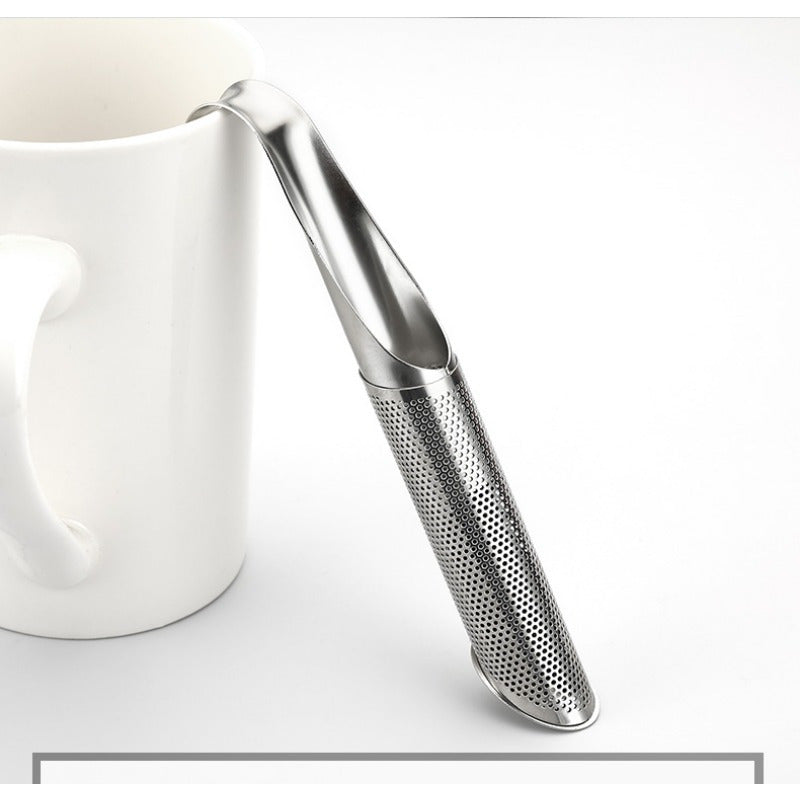 Oson ishlatiladigan choy damlash to'plami zanglamaydigan po'latdan yasalgan osma choy filtr ekranini o'z ichiga oladi, bu esa muammosiz choy tayyorlash tajribasini izlayotganlar uchun va har qanday oqishlarni oldini olish uchun mukammaldir.