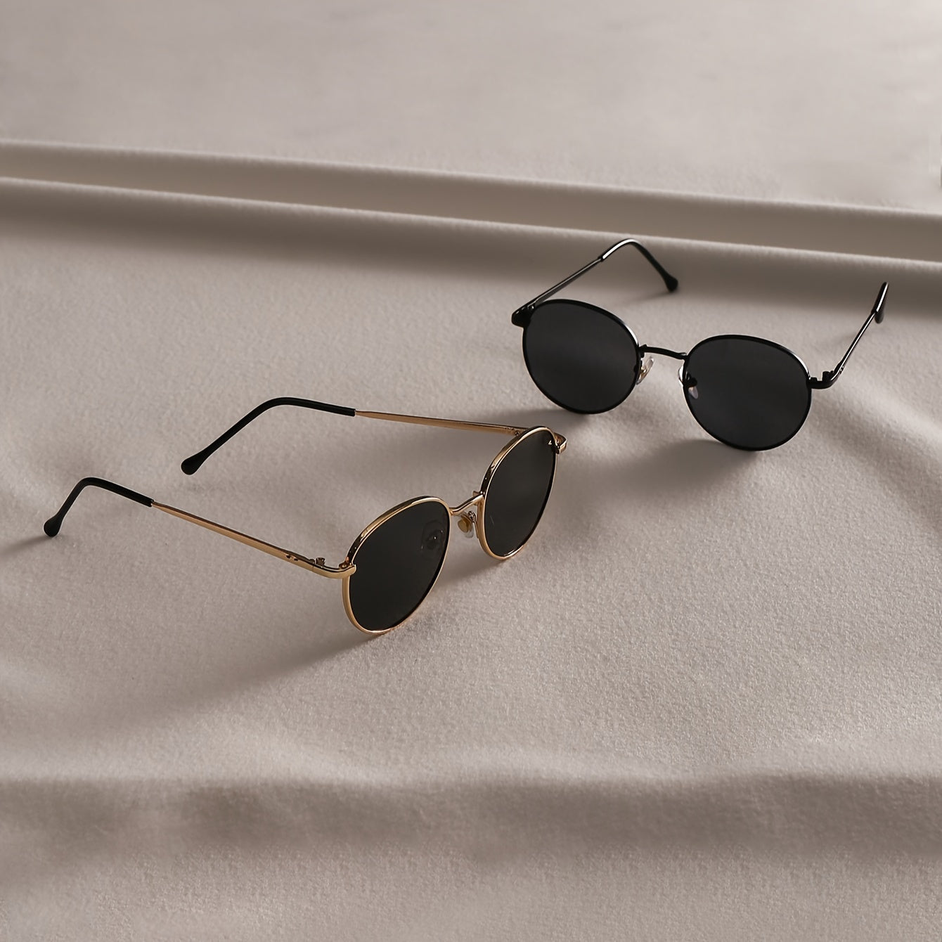 Women's Fashion Glasses Round Metal Frames Stylish Eyewear for Everyday Wear