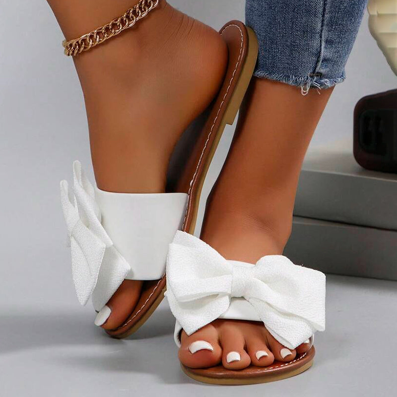 Ayollar uchun qora lentli och-toe yozgi plyaj shlyapkalari va flip-floplar