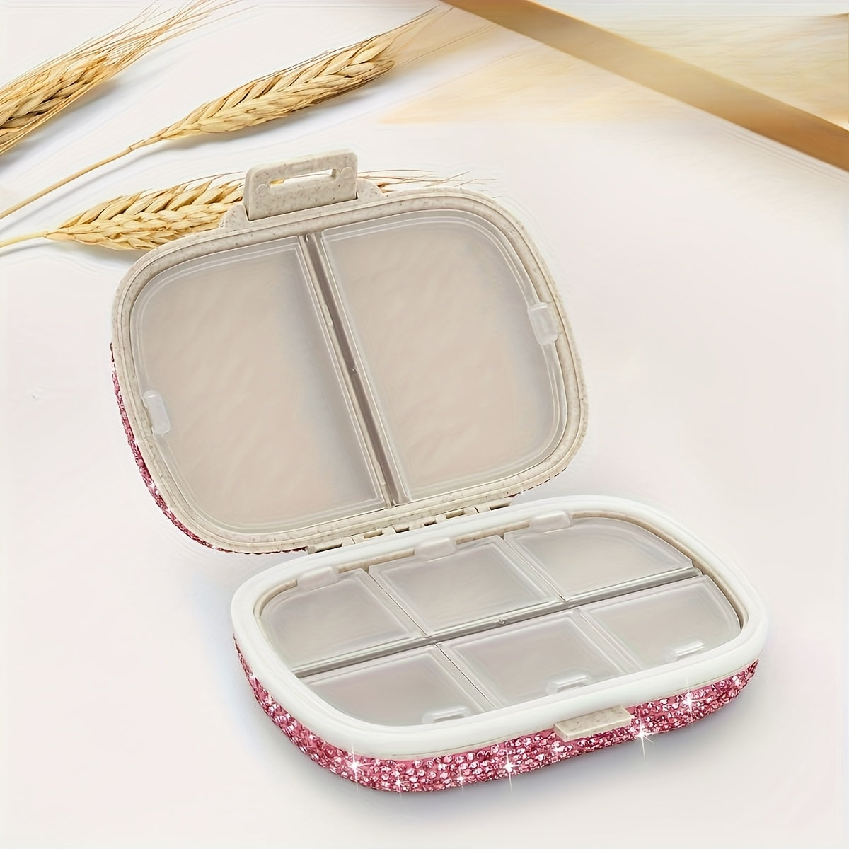 Sayohat uchun olmos naqshli 8 bo'limli plastmassa tabletkalar tashkilotchisi