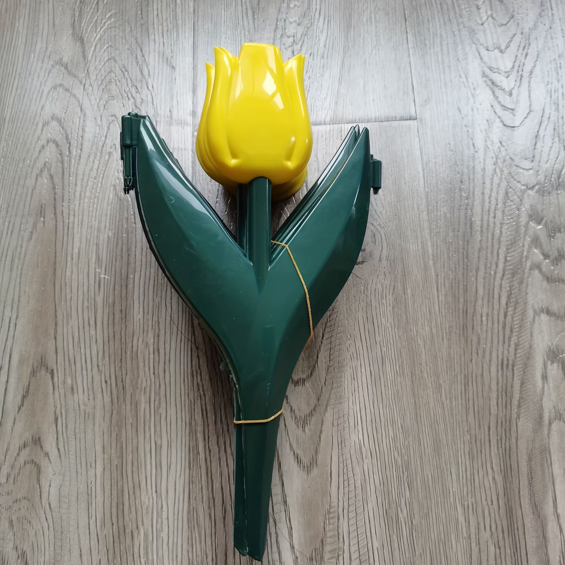 10 Pcs Plastic Tulip Garden Fence Edging for Fairy Gardens and Outdoor Yards Red and Yellow