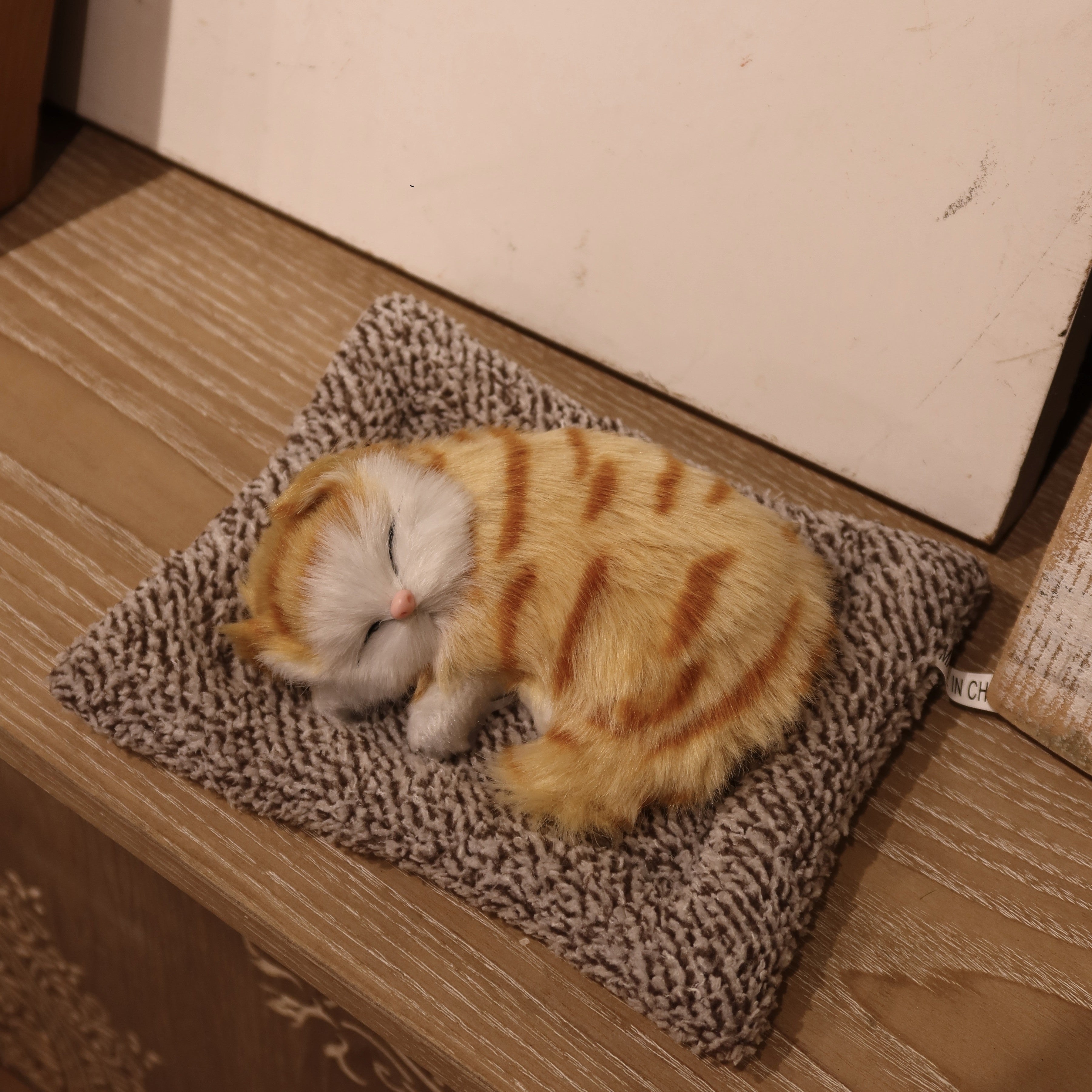 Interactive Plush Cat Toy with Meowing Sound, White and Yellow Fur, Home Decor, Car Ornament, Gift