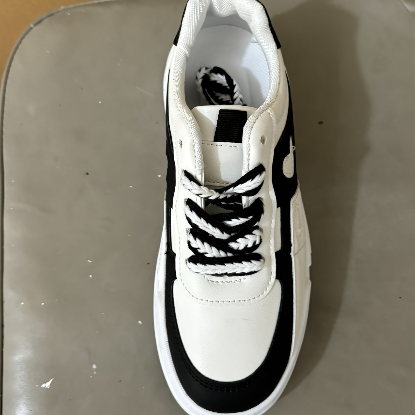Women's Casual Sneakers with Heart Pattern Non-Slip Rubber Sole Lace-Up Low Top All-Season