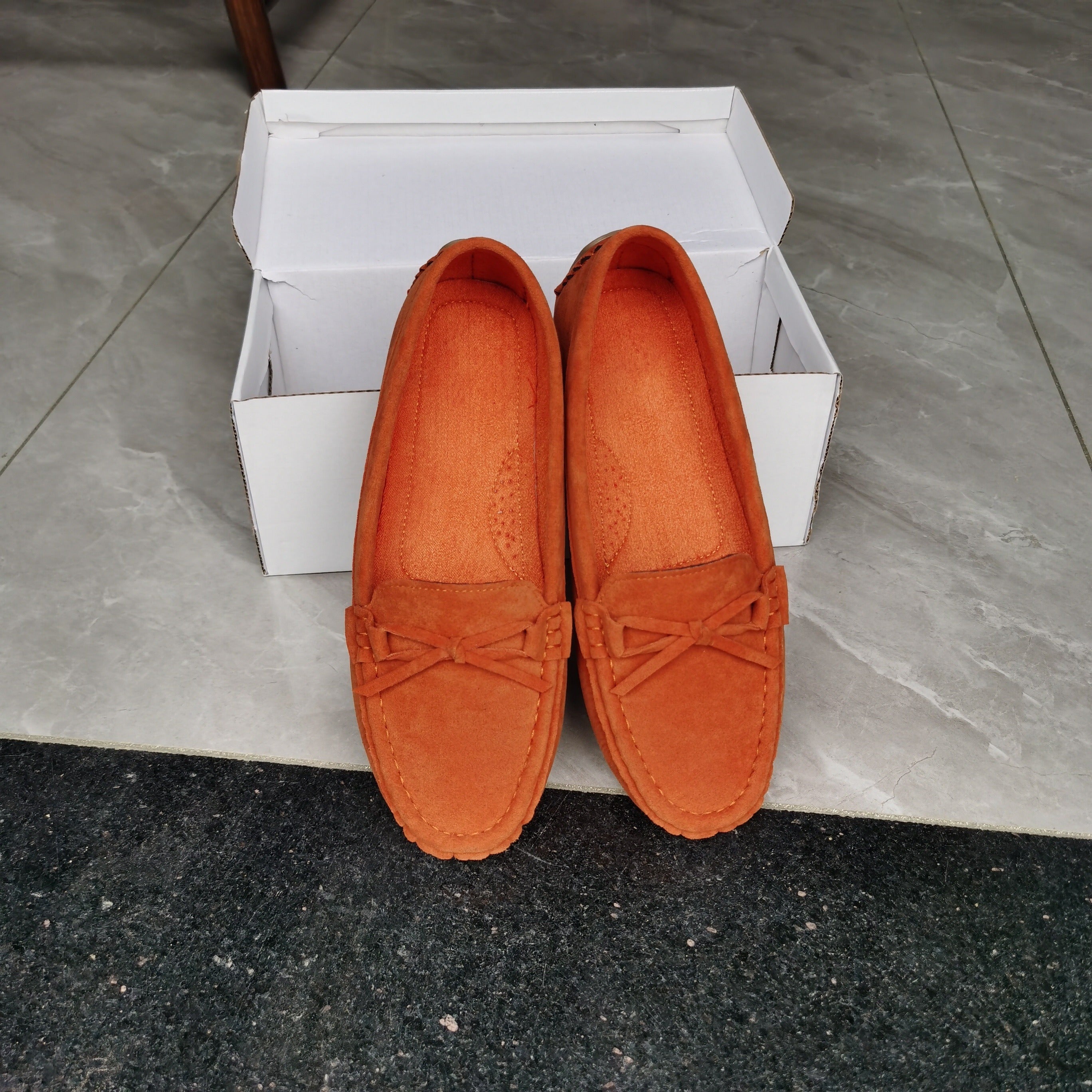 Ретро плоские лоферы с бантом, стиль с легким надеванием и мягкой подошвой для повседневной носки.