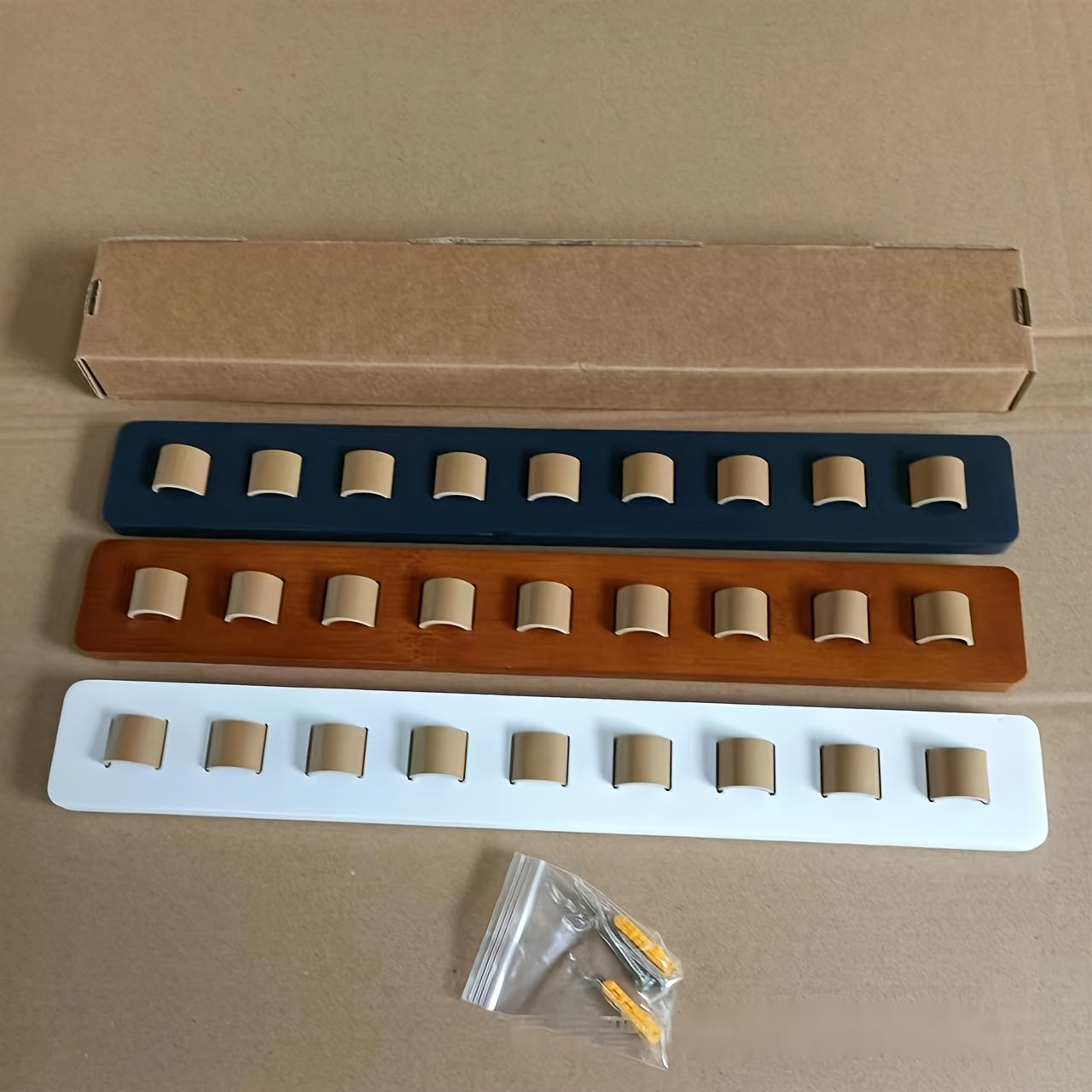 Közoynagingizni zamonaviy rustik yog'och tashkilotchisi bilan uslubda tartibga soling - 9 ta ko'zoynak uchun devorga o'rnatiladigan saqlash tokchasi. Uyingizning dekoratsiyasi uchun mukammal.