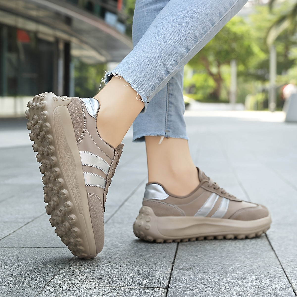 Ayollar uchun kundalik sport poyabzali minimalistik kengaytiruvchi sneakers, sirpanish uchun sol qadamlar
