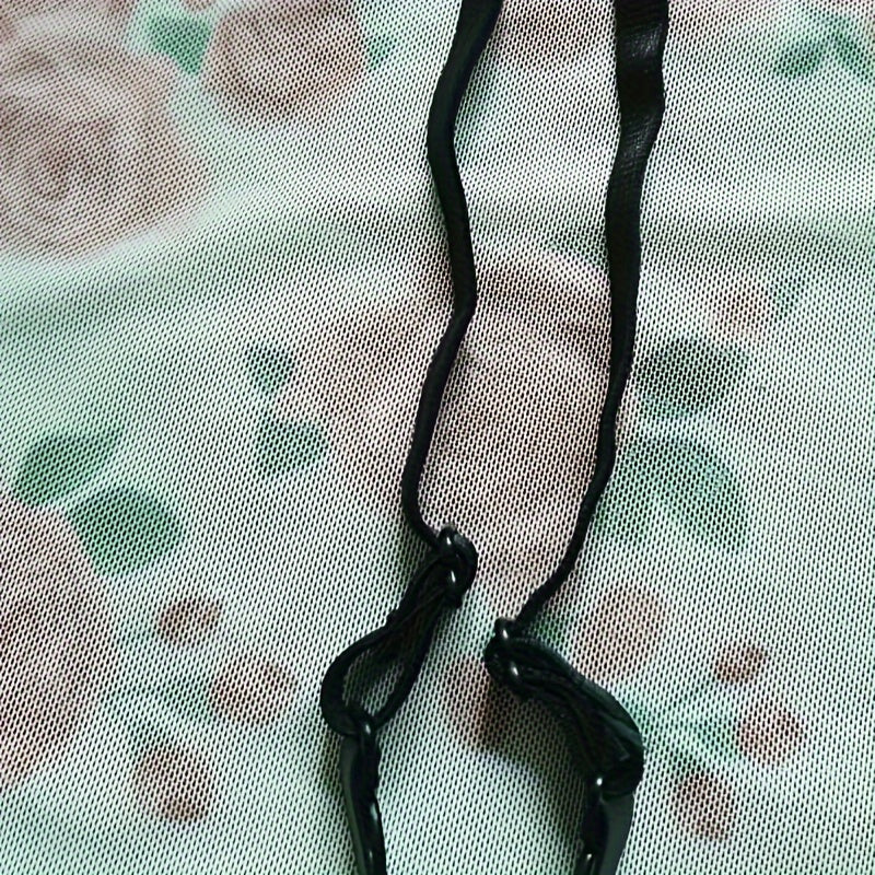 Jozibali ko'rinish uchun dantelli garter ichki kiyim.