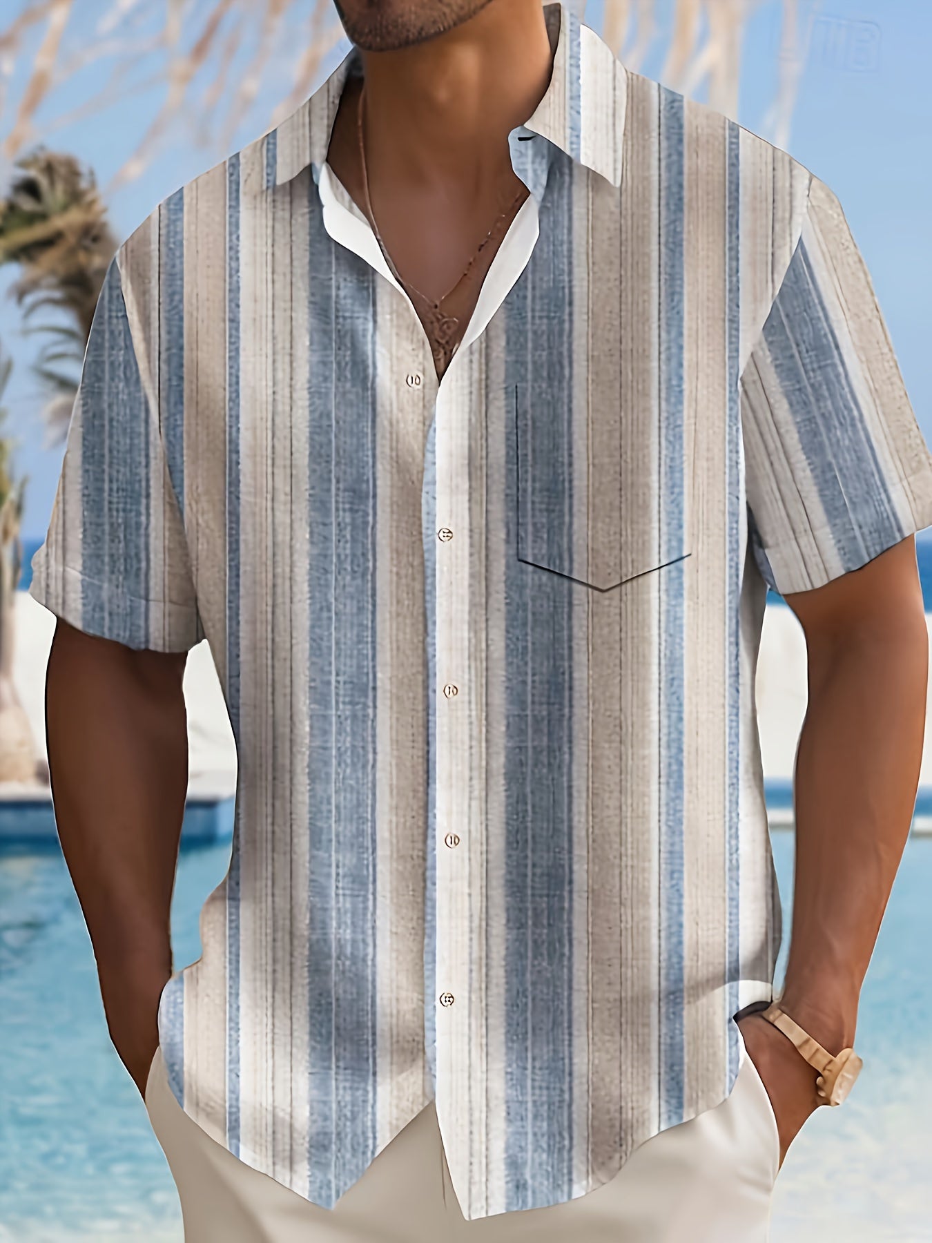 Erkaklar uchun tasodifiy chiziqli qisqa yengli ko'ylak 95% polyester va 5% spandeks aralashmasidan tayyorlangan, yozgi yengil yaka, to'qilgan mato, oddiy kesim va tugma tafsilotlari bilan, va mavjud bo'lgan