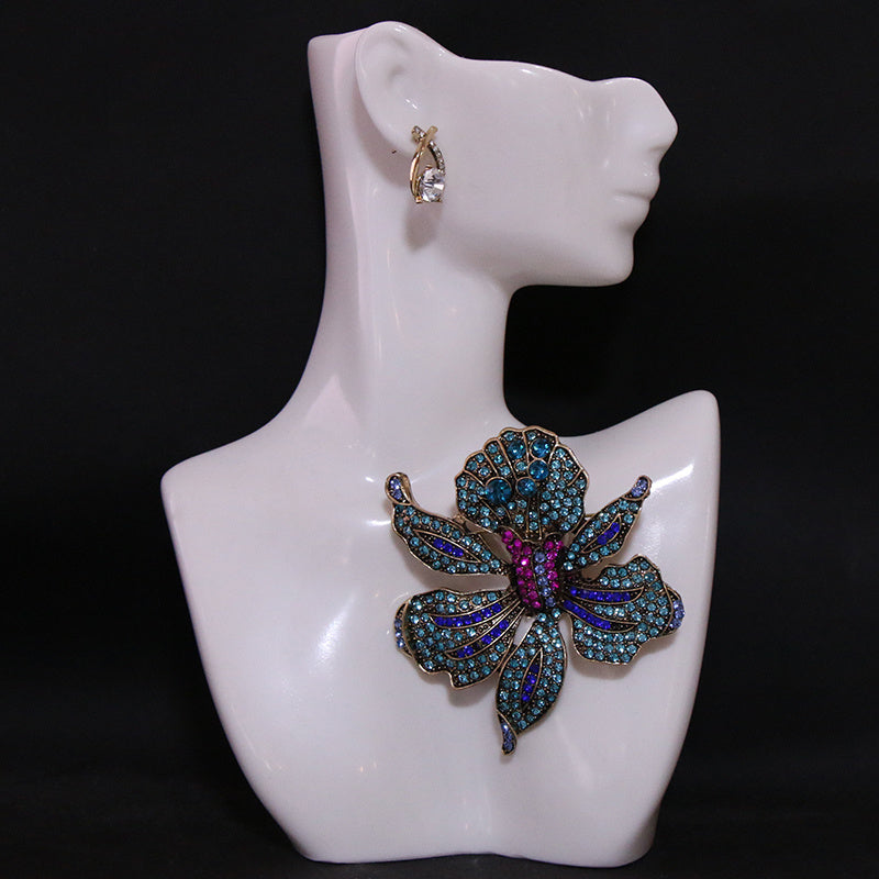 Women’s Gold Tone Baroque Flower Brooch with Rhinestones