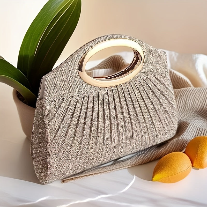 Стильная и практичная женская сумка с магнитным замком, идеально подходящая для ужинов и формальных мероприятий.