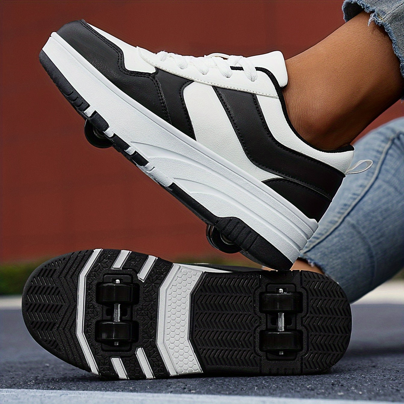 Yoshlar uchun pushti va oq dizayndagi retro uslubidagi moda rolikli konkilar, sozlanadigan qistirma tasmalari va nafas oladigan material. Partiyalar, sport va tasodifiy kiyimlar uchun mukammal. Mustahkam TPR.