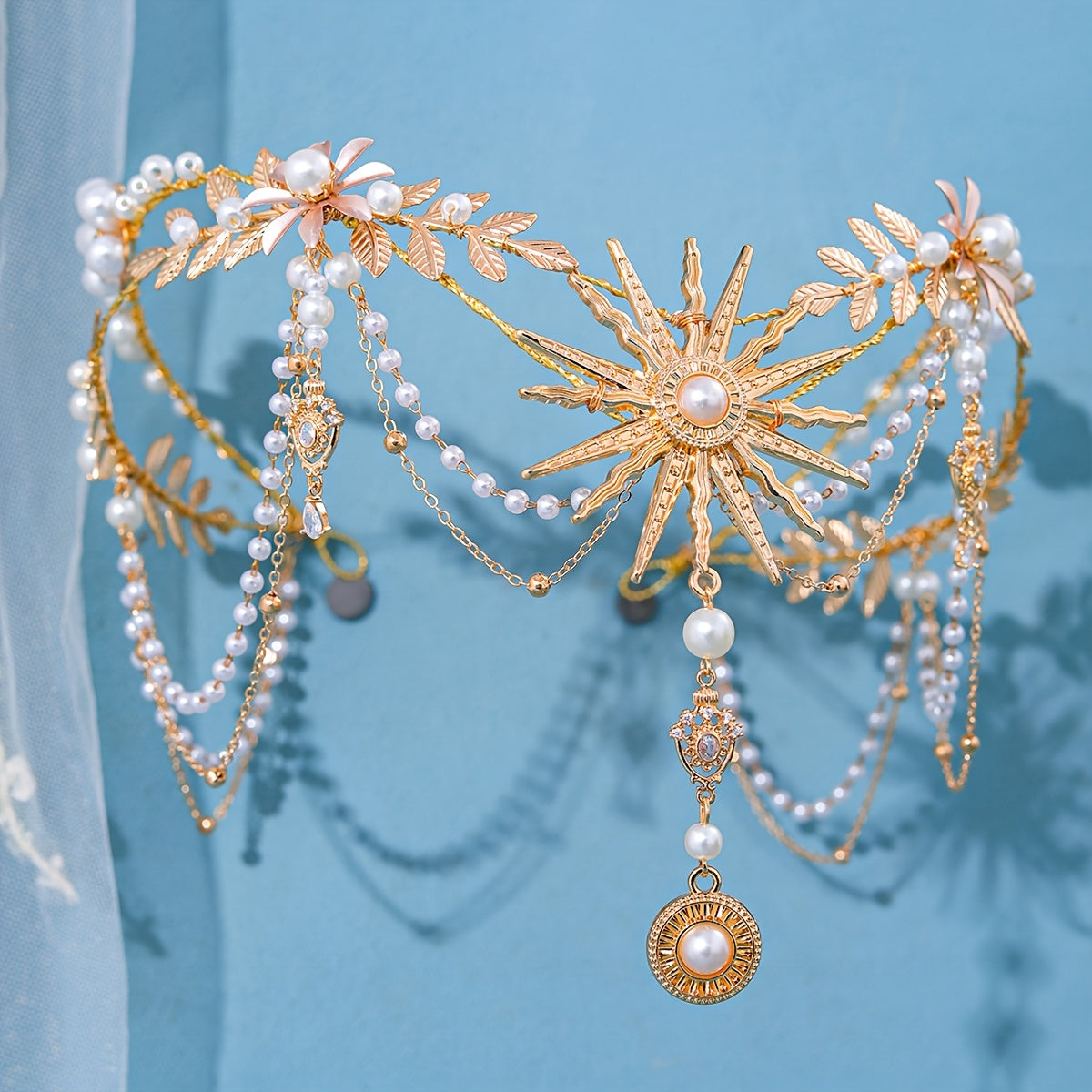 Qoʻlda tayyorlangan marjonli quyosh nuri bilan bezatilgan taqdirlar uchun quyosh gul va barg motivlari bilan taxt