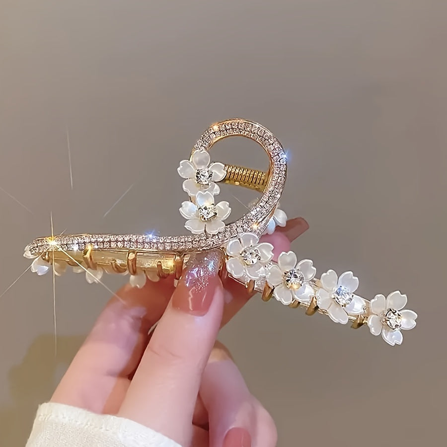 Zinс qotishmasidan tayyorlangan, ikki qatlamli elektroplitalash bilan mustahkamlangan, porloq rhinestone'lar bilan bezatilgan, nafis kameliya gullari soch qisqichi. Retro va zamonaviy soch aksessuari.