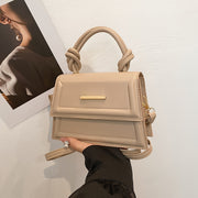 Fransuz Niche Dizayni Ayollar uchun Krossbody Sumka - Moslashuvchan Tasmali, Magnit Qopqoqi, Qora yoki Oq Sintetik Charmdan Yasalgan Kichik Kvadrat Kommuter Sumkasi | Zarif Kundalik Sumka | Murakkab