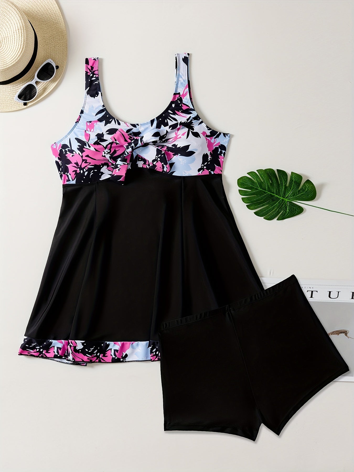 Пляжный костюм с цветочным принтом для полных с топом-бандо и завязками спереди