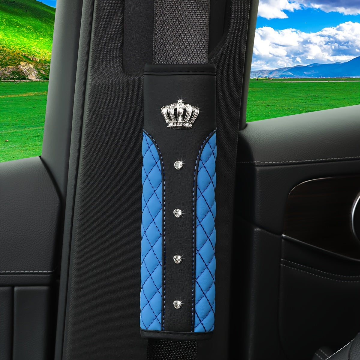 Avtomobil o'rindiq kamarining yelka yostiqchalari Qizil Qora Qilinchli PU charm Rhinestone taxtasi