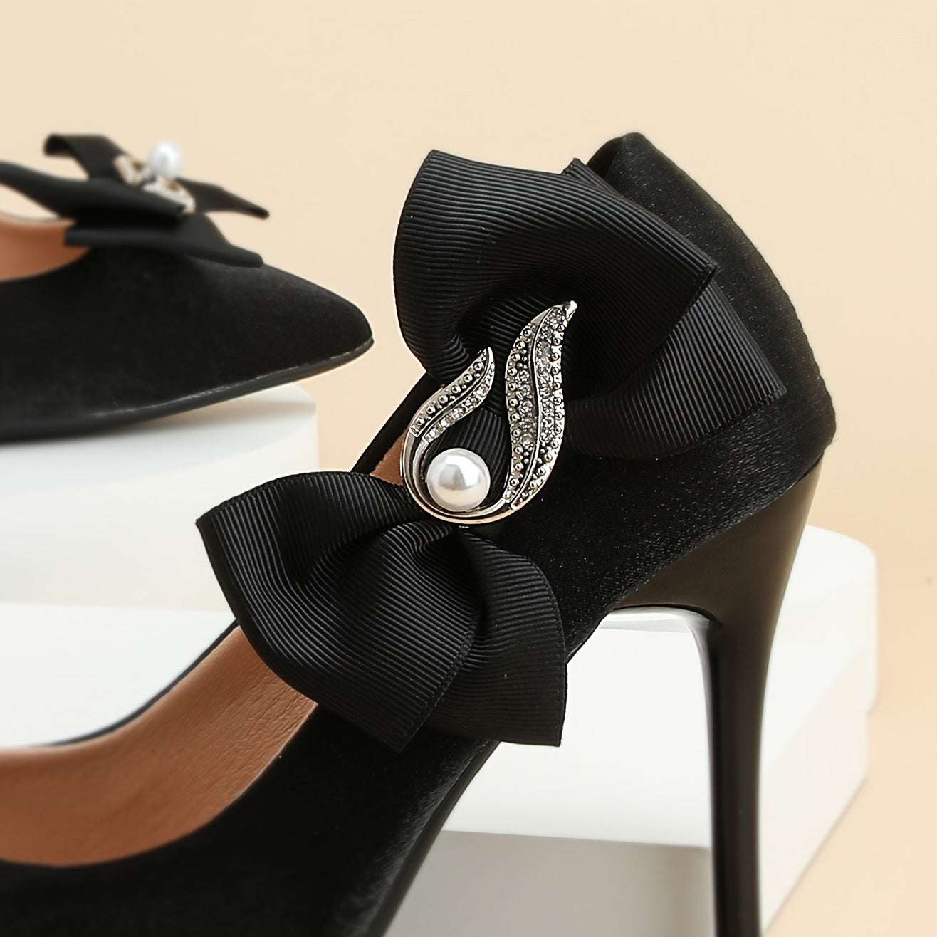 Women Retro Bow Design Detachable Shoe Buckles for High Heels Decoration