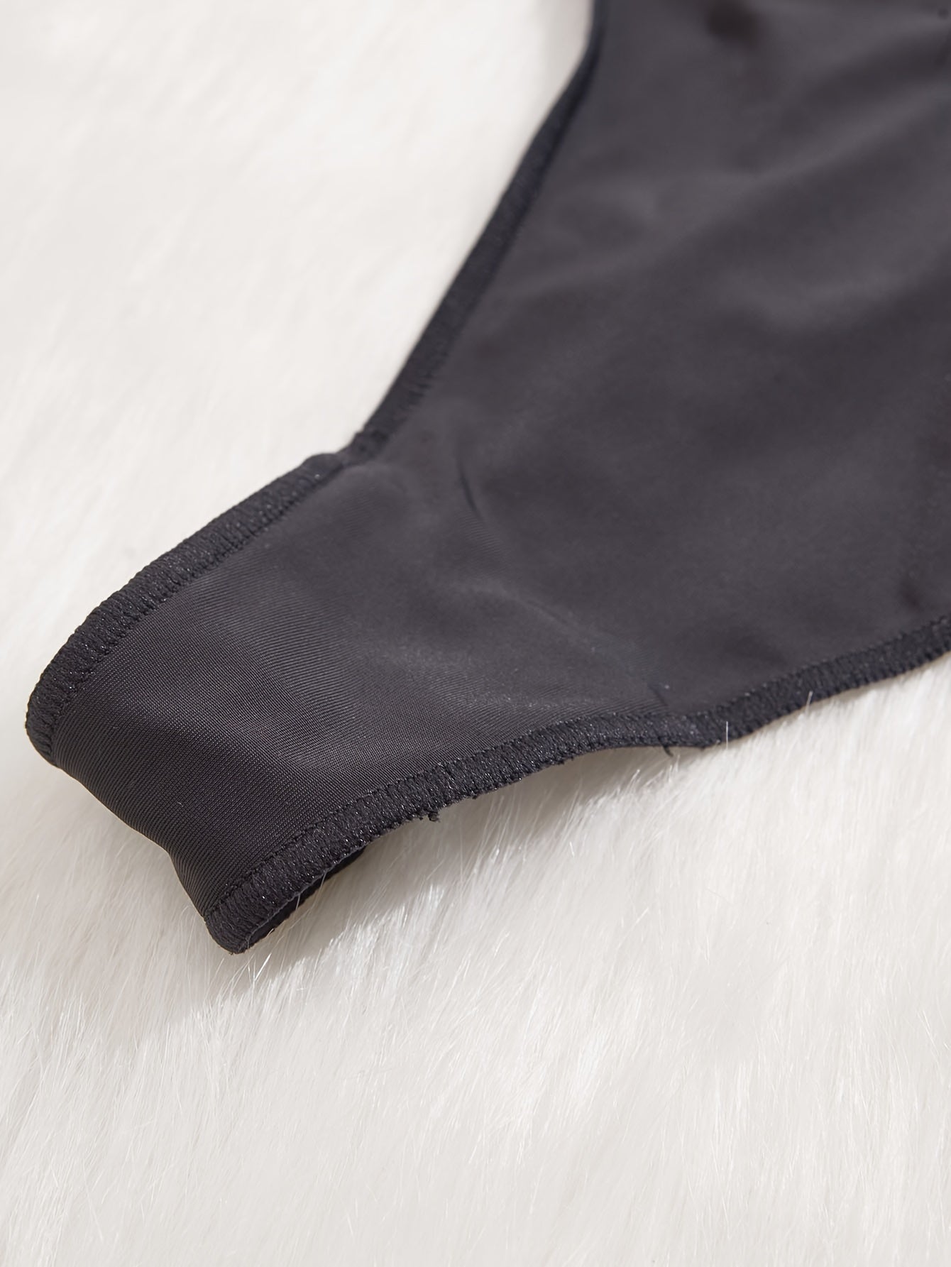 Colgante de corazón en fina cuerda para joyería sensual