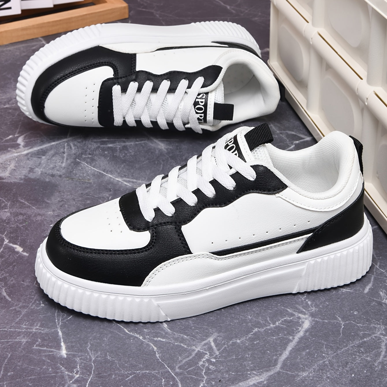 Women's Low-Top Geometric Pattern Sneakers Breathable Fabric Insole EVA Outsole
