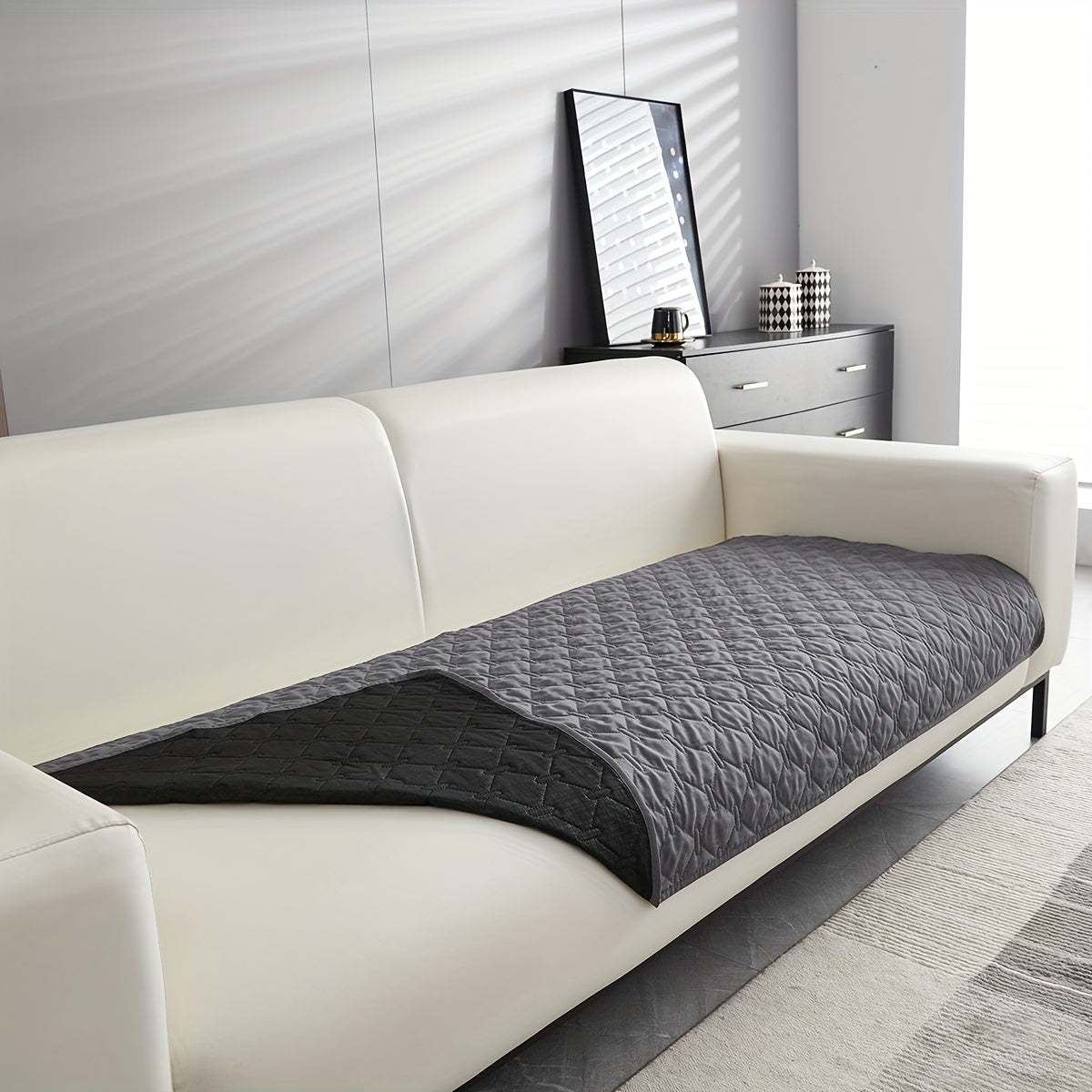 Waterproof Machine Washable Pet Blanket with Stain-Resistant Checkered Pattern for Furniture Beds and Sofas