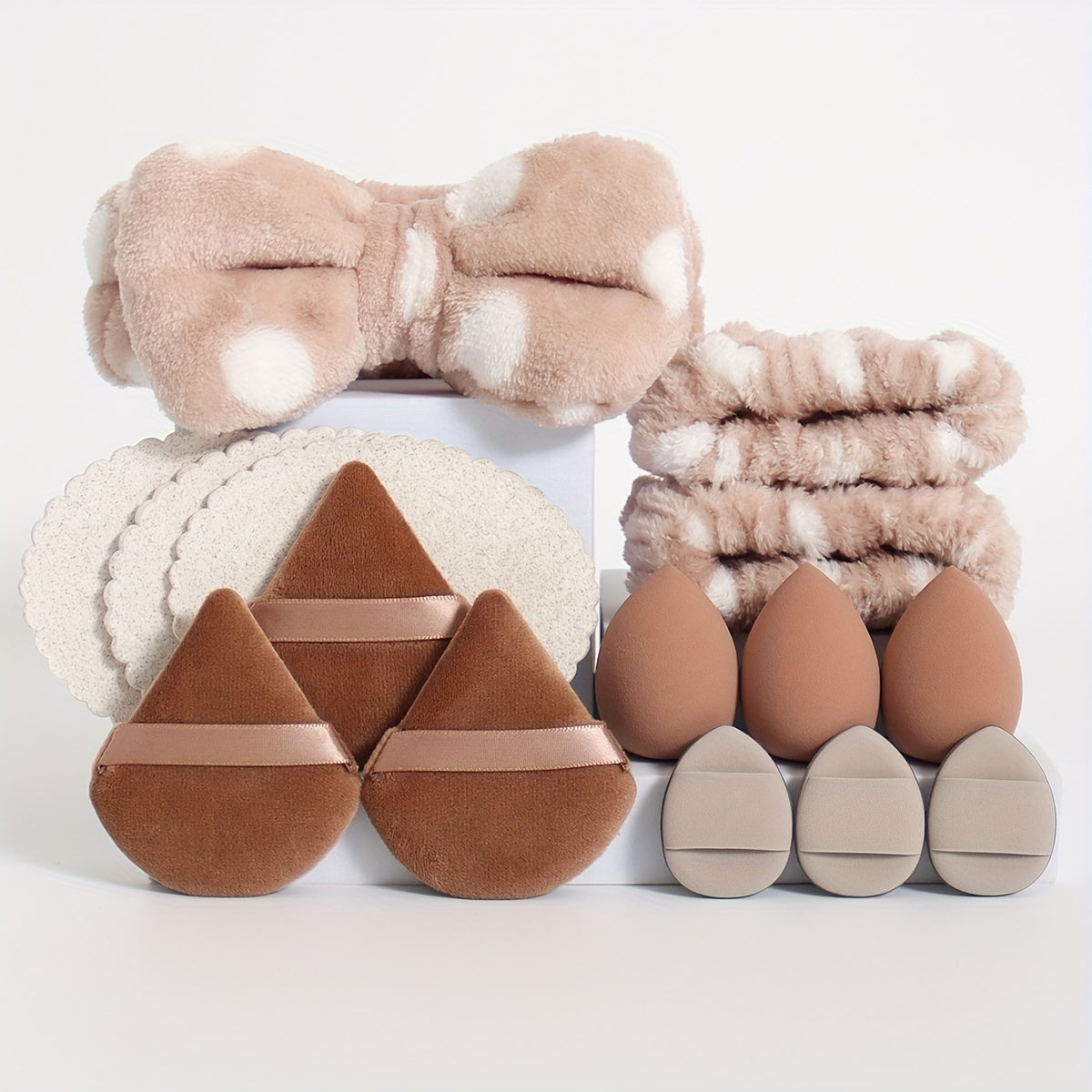 15-ta bo'lakli makiyaj asboblari to'plami, gubkalar, puflar, yuz yuvish gubkalari va aksessuarlar bilan