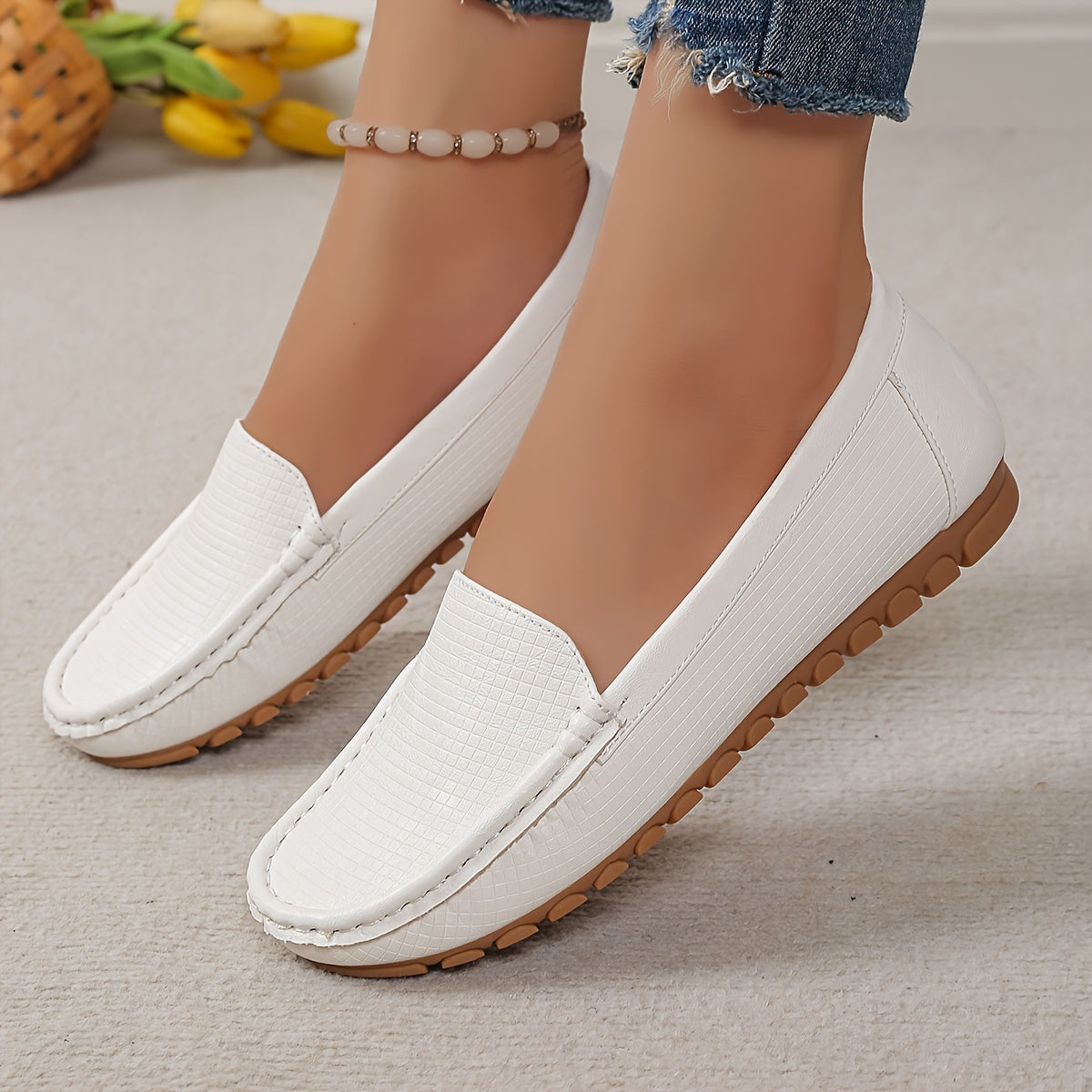 Women's Slip-On Loafers with Flannel Lining Solid Color Flat Shoes for All Seasons