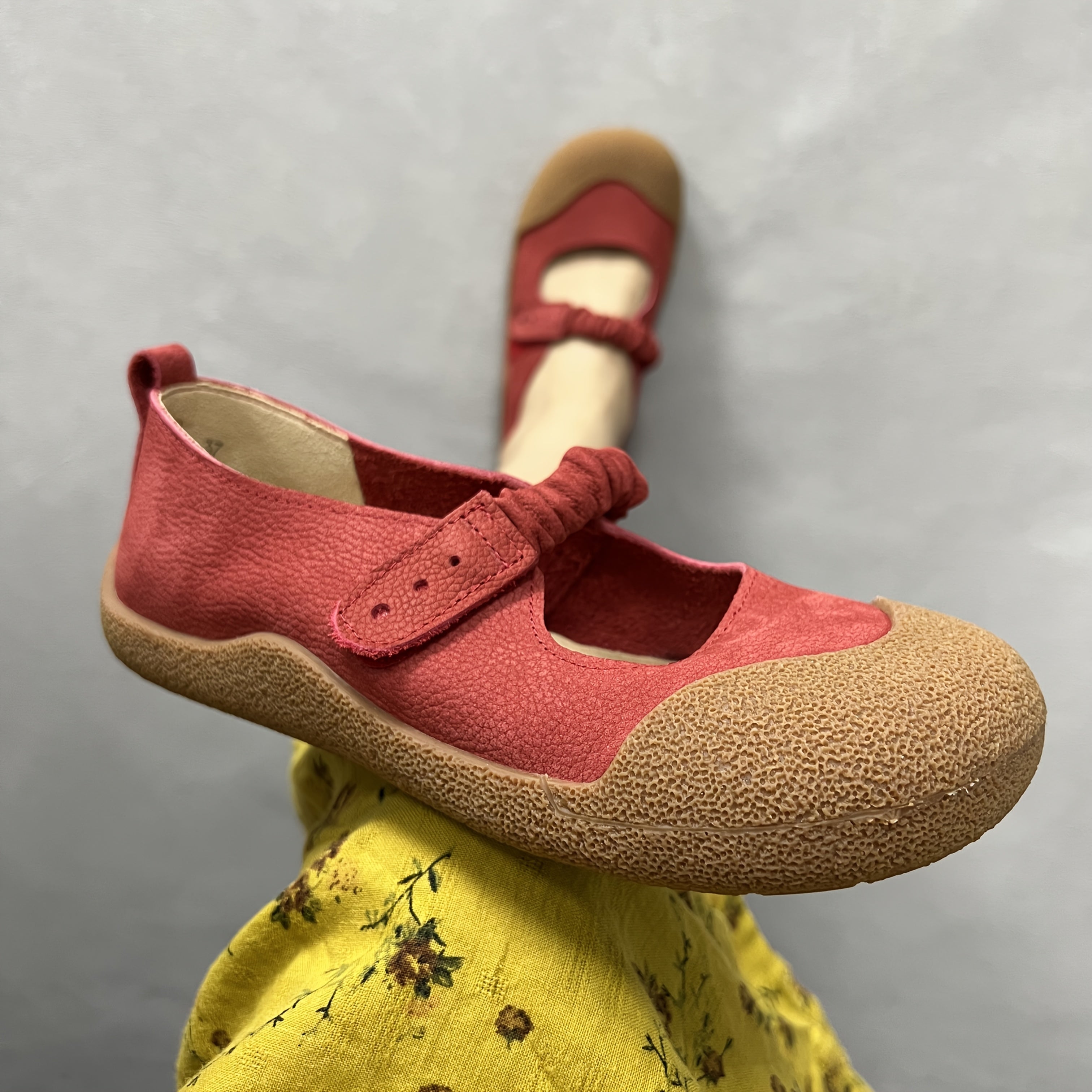 Women's Leather Flat Shoes Soft Sole Beige Slip-On Casual Travel