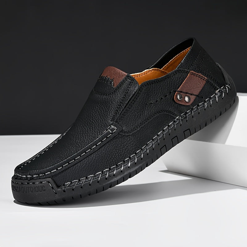 Erkaklar uchun plussiz o'lchamdagi slip-on loferlar, mikrofiber yuqori qismi va qulay va mustahkam yurish poyabzallari uchun sirpanmaydigan kauchuk taglik.