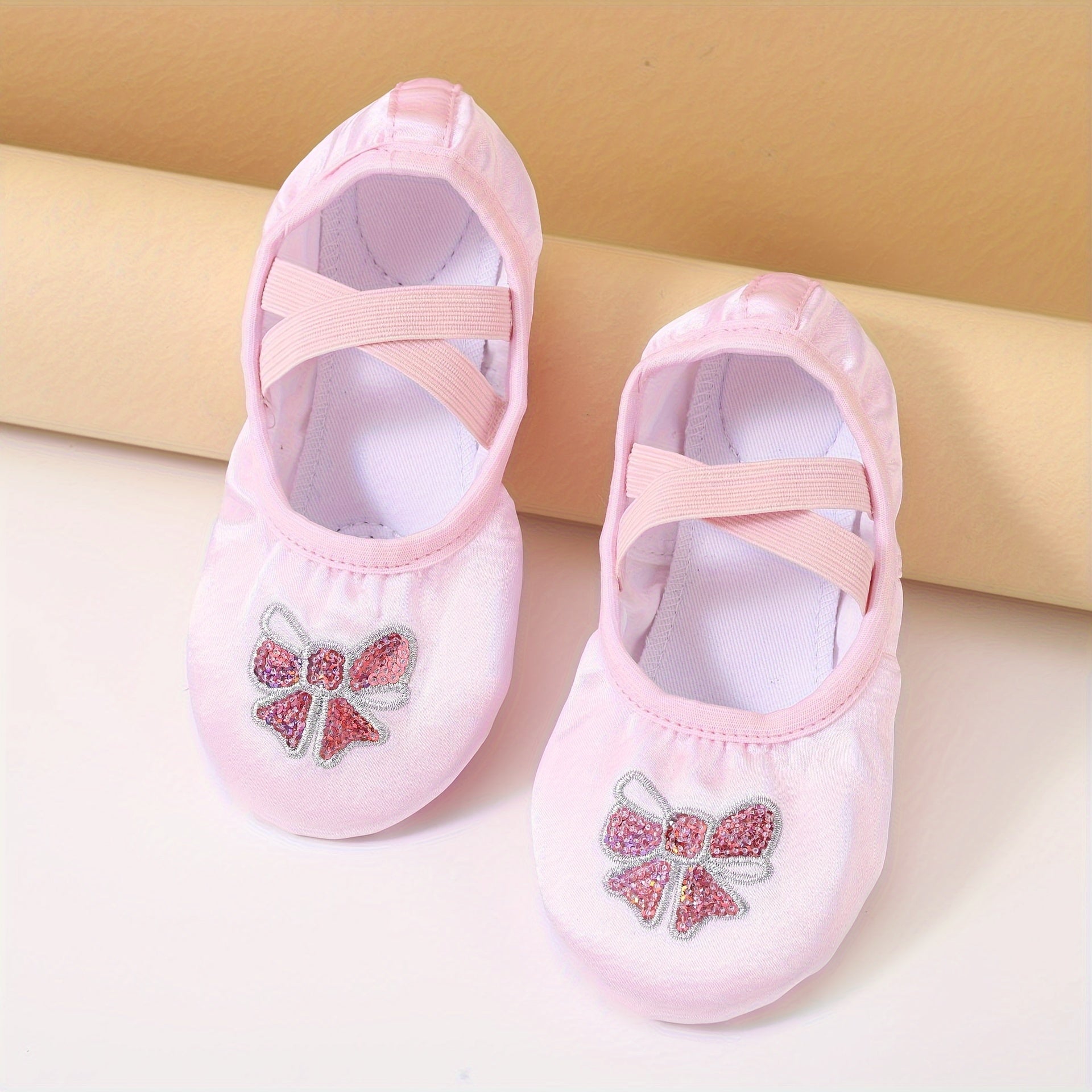 Балетные туфли для девочек с пайетками и вышитым бантом, дышащий канвас, легко надеваются для девочек