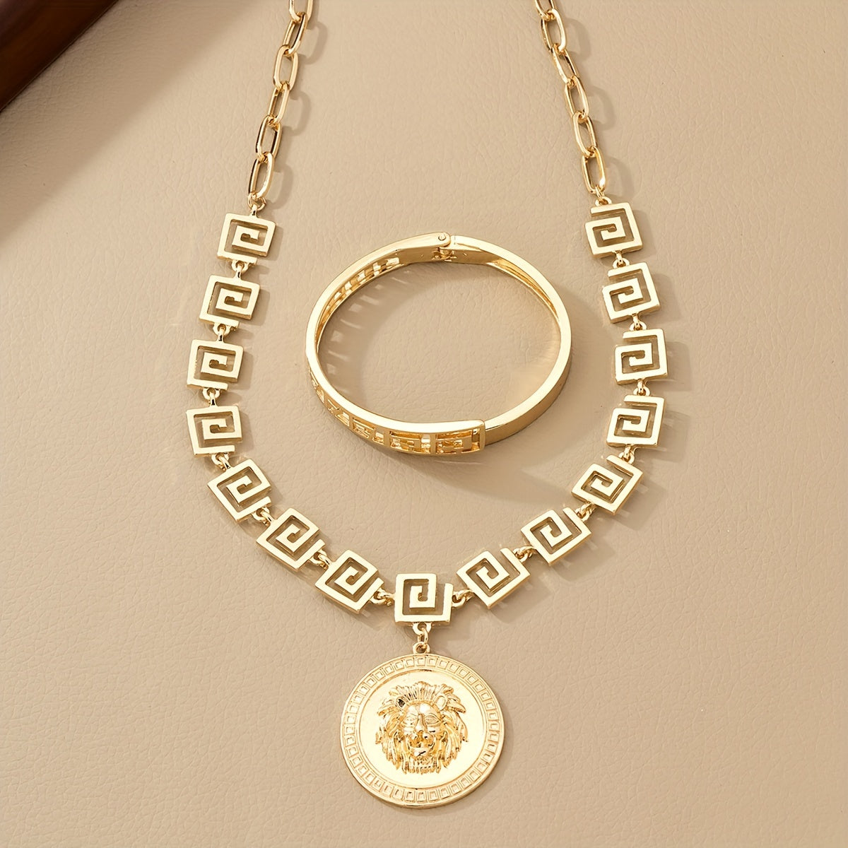 Seductive Jewelry Set with Zinc Alloy Bracelet and Necklace for Women