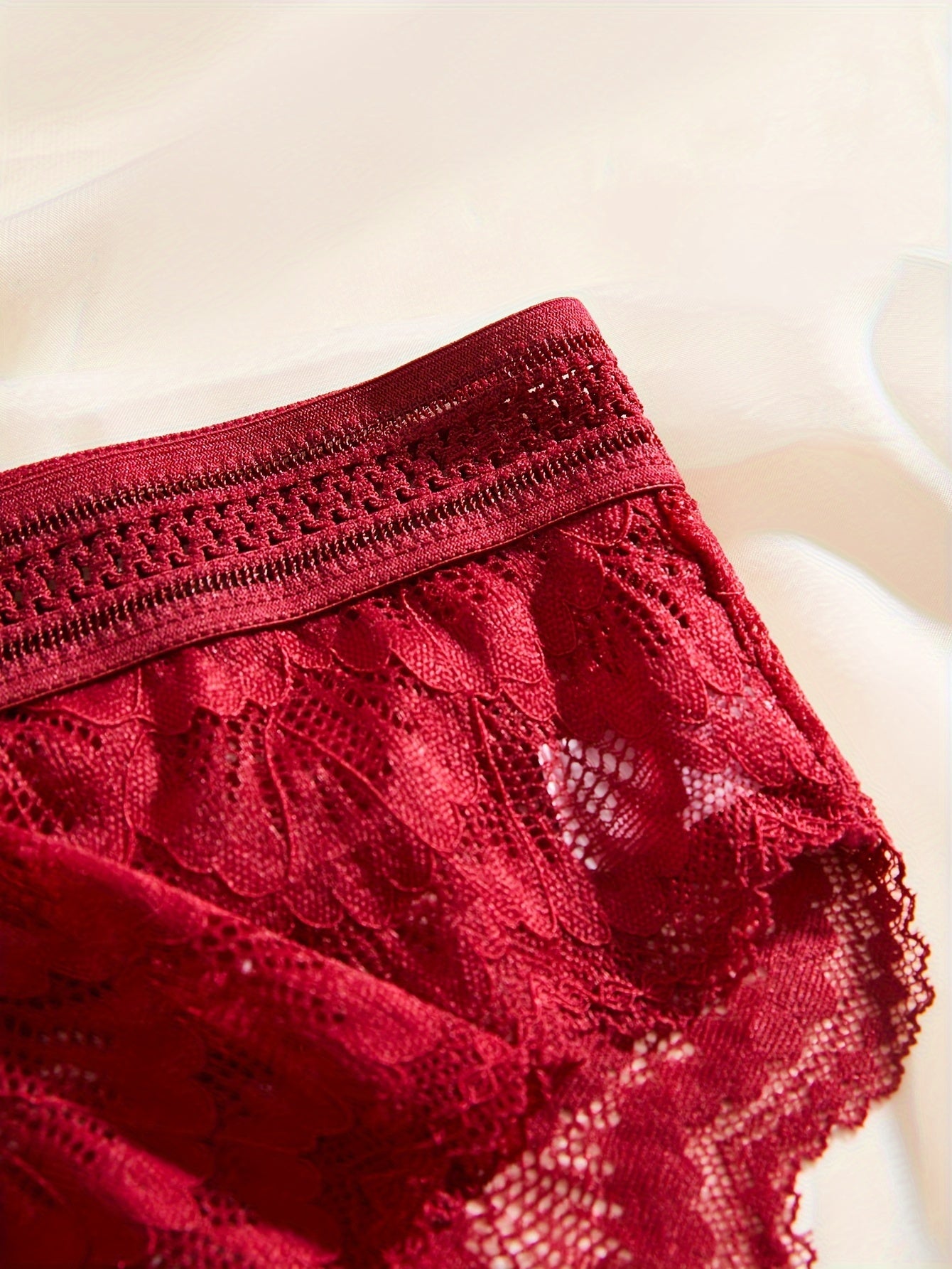 Women's Lace Lingerie Sets with Wireless Bras and Scallop Trim Panties