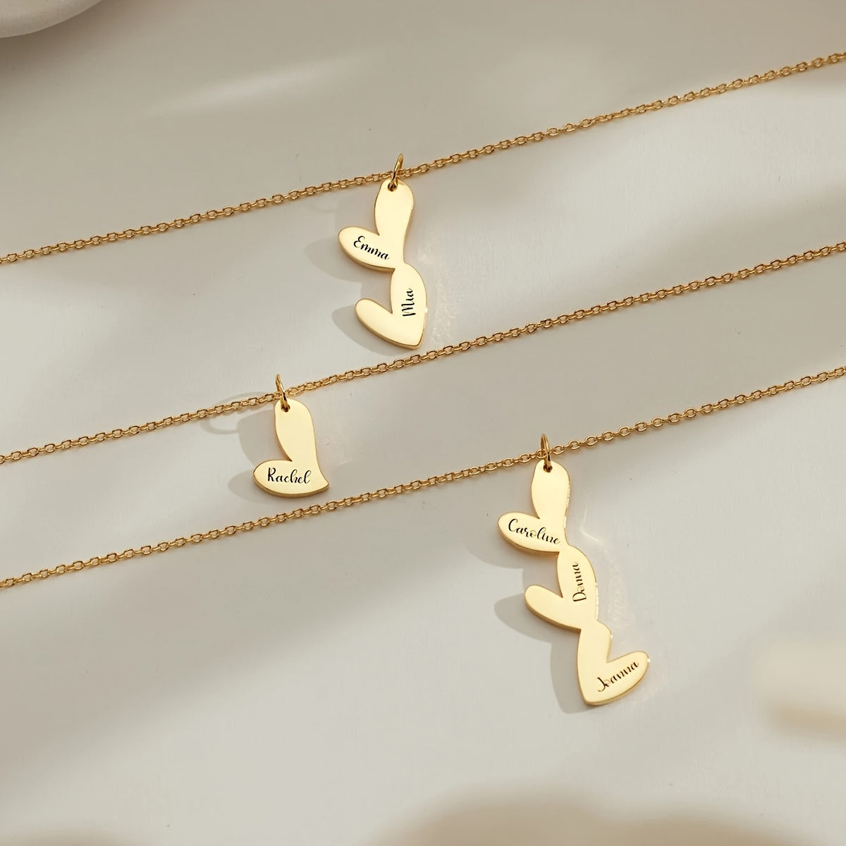 Индивидуальное ожерелье с сердцем с несколькими именами, позолоченное 18K, с скриптовыми и числовыми подвесками для женщин