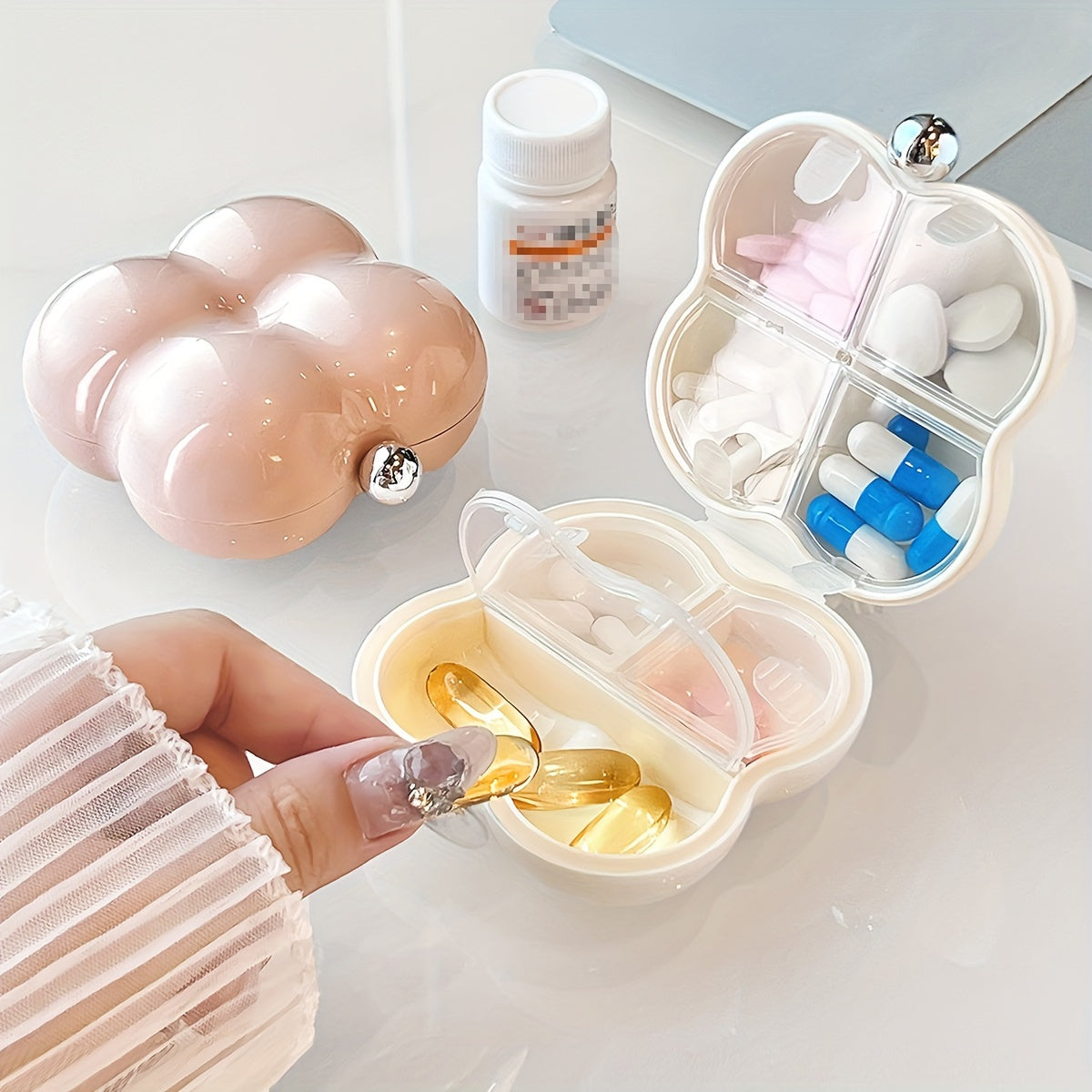 Unisex Floral Portable Pill Organizer 7 Compartments Compact Medicine Box