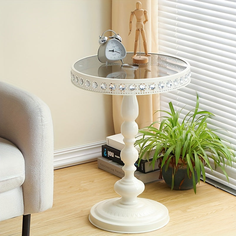 Skandinaviyalik Zamonaviy Minimalistik Burchak, Temir Qayta Ishlangan Ta'siri Bilan: Yotoqxona Qahva Stoli, Balkon To'plami, Kichik Dumaloq Stol, Divan va Temperli Shisha Mehmonxona Mebelini O'z Ichiga Oladi, Zamonaviy Uy Bezash Uchun.